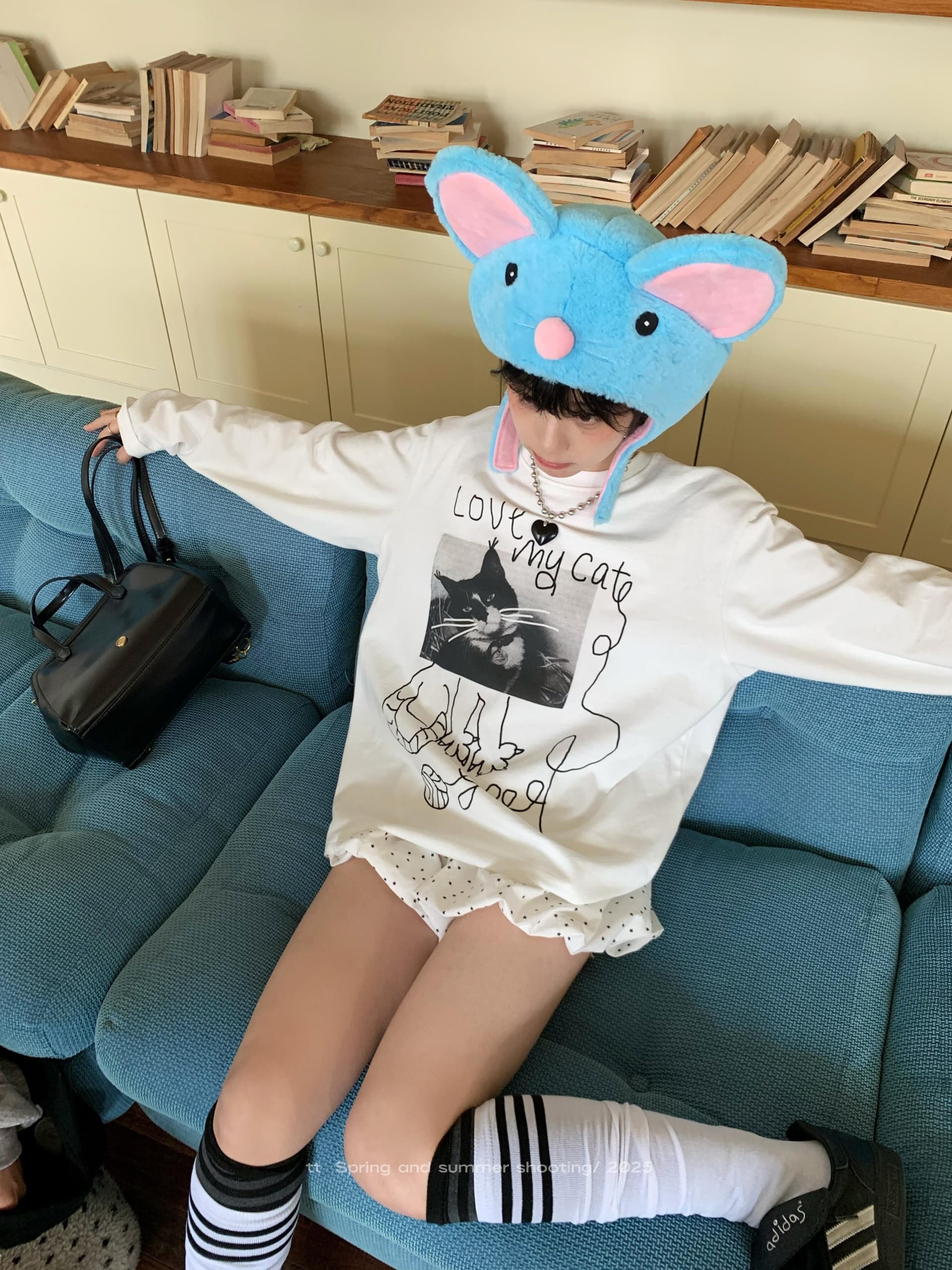 일본식 레트로 멩 애완 동물 재미있는 작은 검은 고양이 프린트 루즈핏 라운드 넥 화이트 긴팔 티셔츠 여성 셔츠 가을 상세 이미지 2