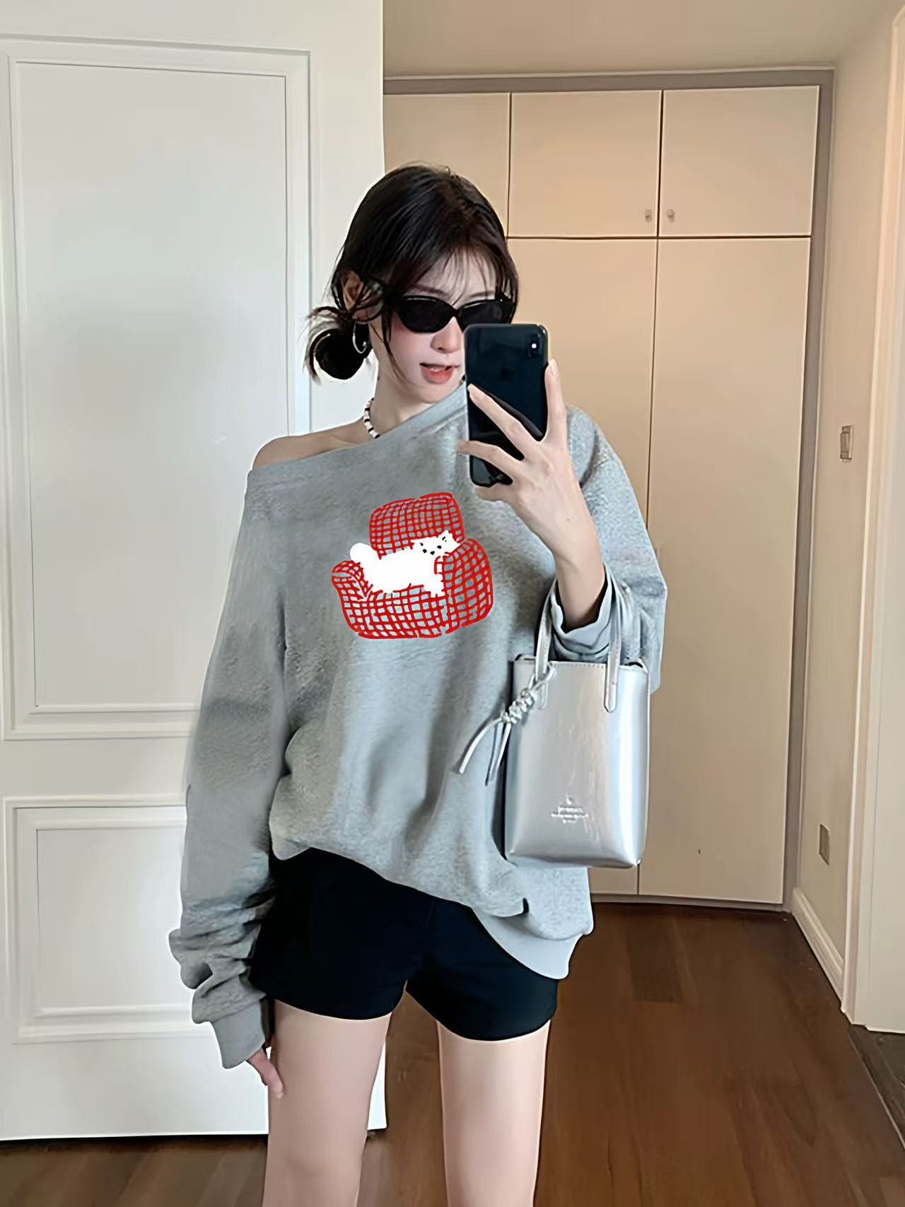 아메리칸 레트로 고양이 비스듬한 어깨 긴팔 후드티 여성 루즈핏 고급 센스 검정색 느긋한 캐주얼 오프숄더 맨위 상세 이미지 3