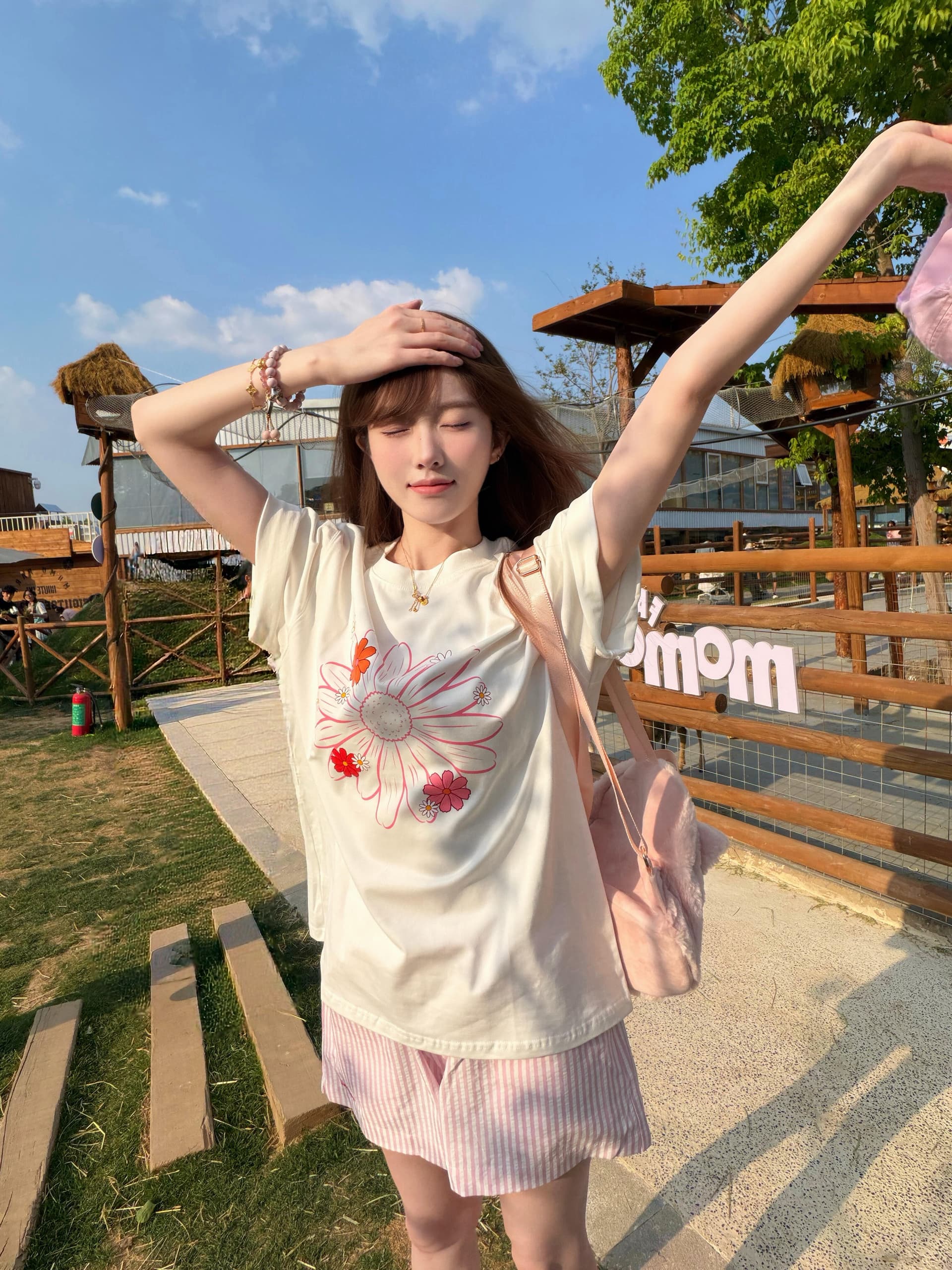 아메리칸 레트로 태양 꽃 반팔 티셔츠 여성 여름 새로운 캐주얼 다용도 루즈핏 디자인 센스 맨위 트렌디 이미지 2