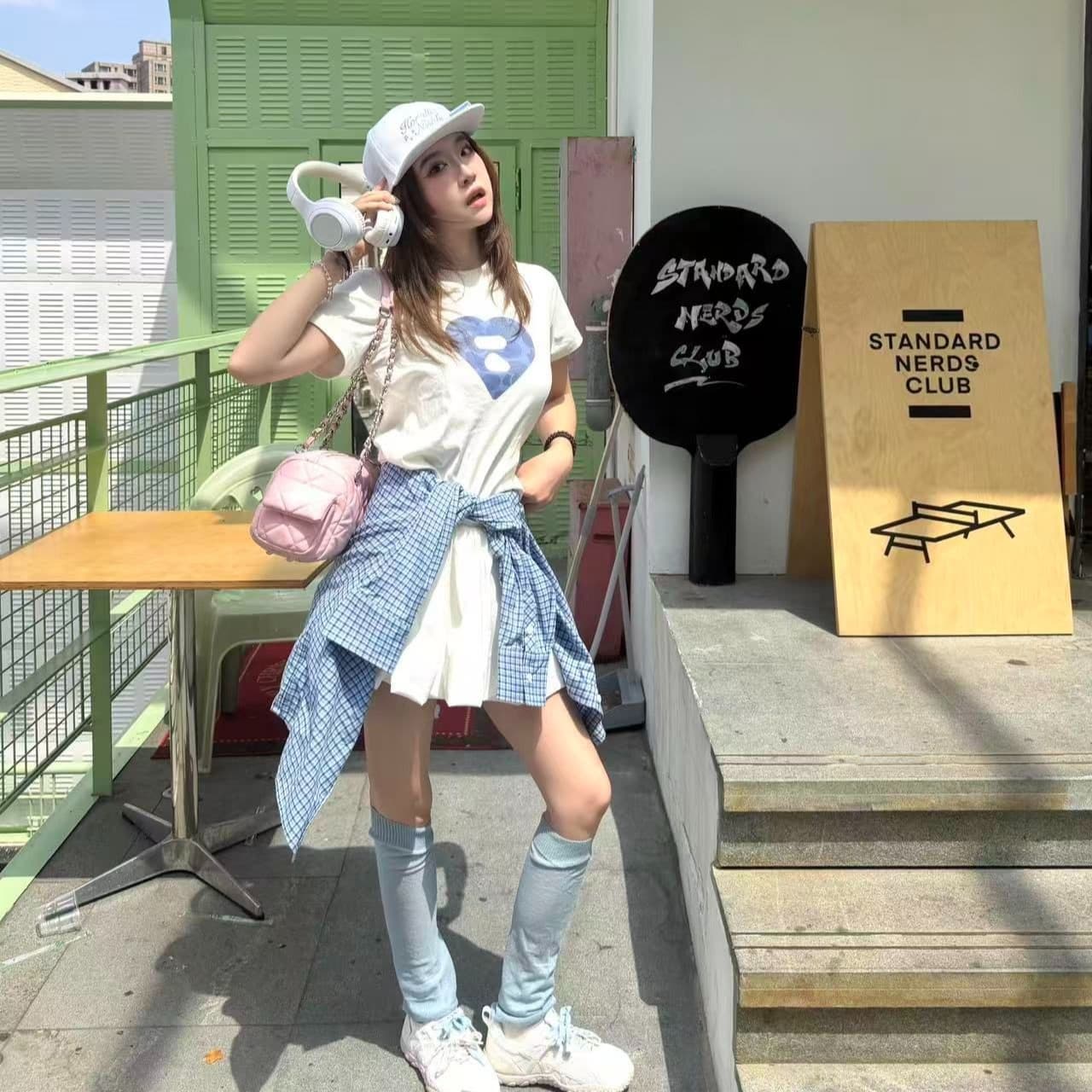아메리칸 레트로 하트 프린트 화이트 반팔 티셔츠 여성 여름 디자인 센스 루즈핏 슬림해 보이는 다용도 긍정적 인 어깨 의류 이미지 5