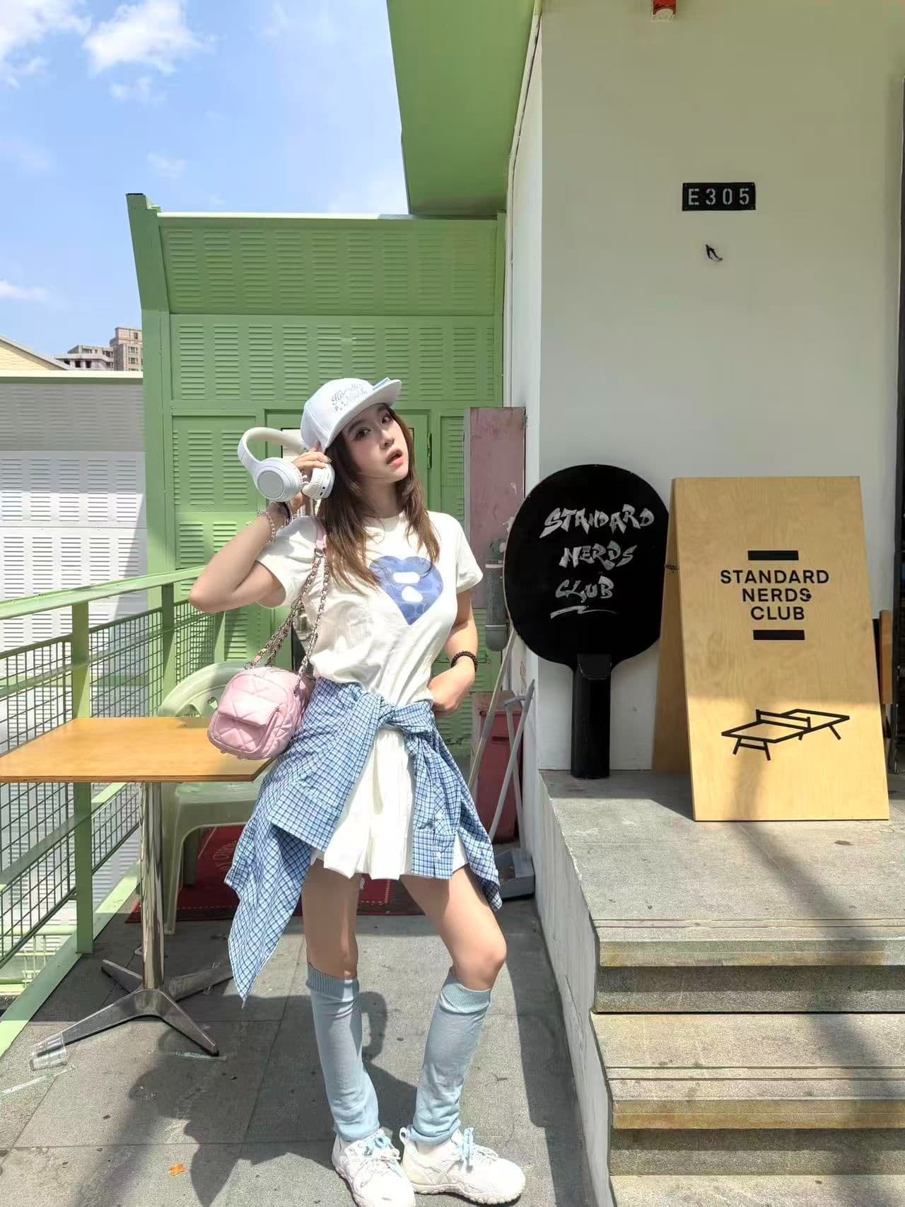 아메리칸 레트로 하트 프린트 화이트 반팔 티셔츠 여성 여름 디자인 센스 루즈핏 슬림해 보이는 다용도 긍정적 인 어깨 의류 상세 이미지 2