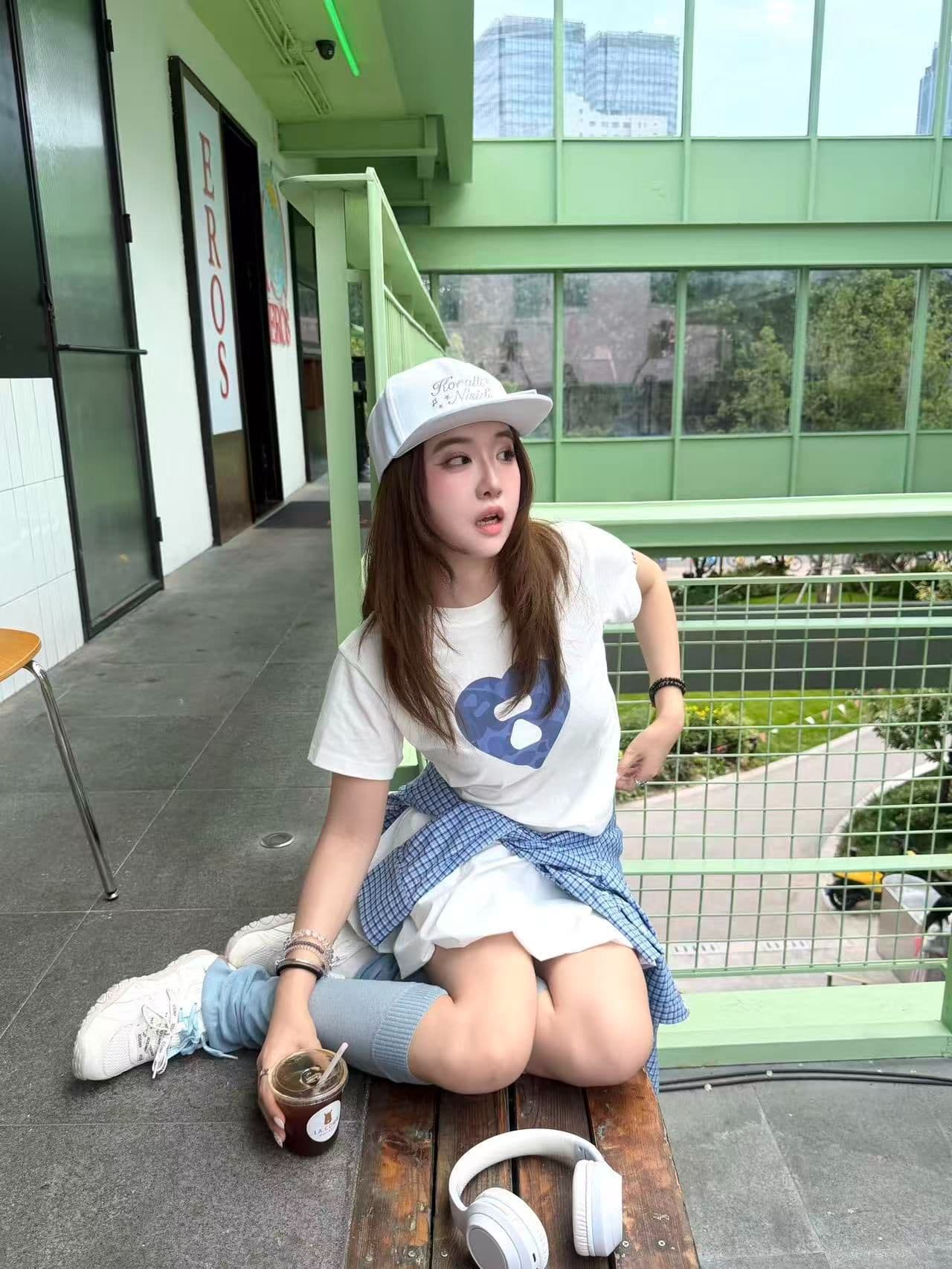 아메리칸 레트로 하트 프린트 화이트 반팔 티셔츠 여성 여름 디자인 센스 루즈핏 슬림해 보이는 다용도 긍정적 인 어깨 의류 상세 이미지 5