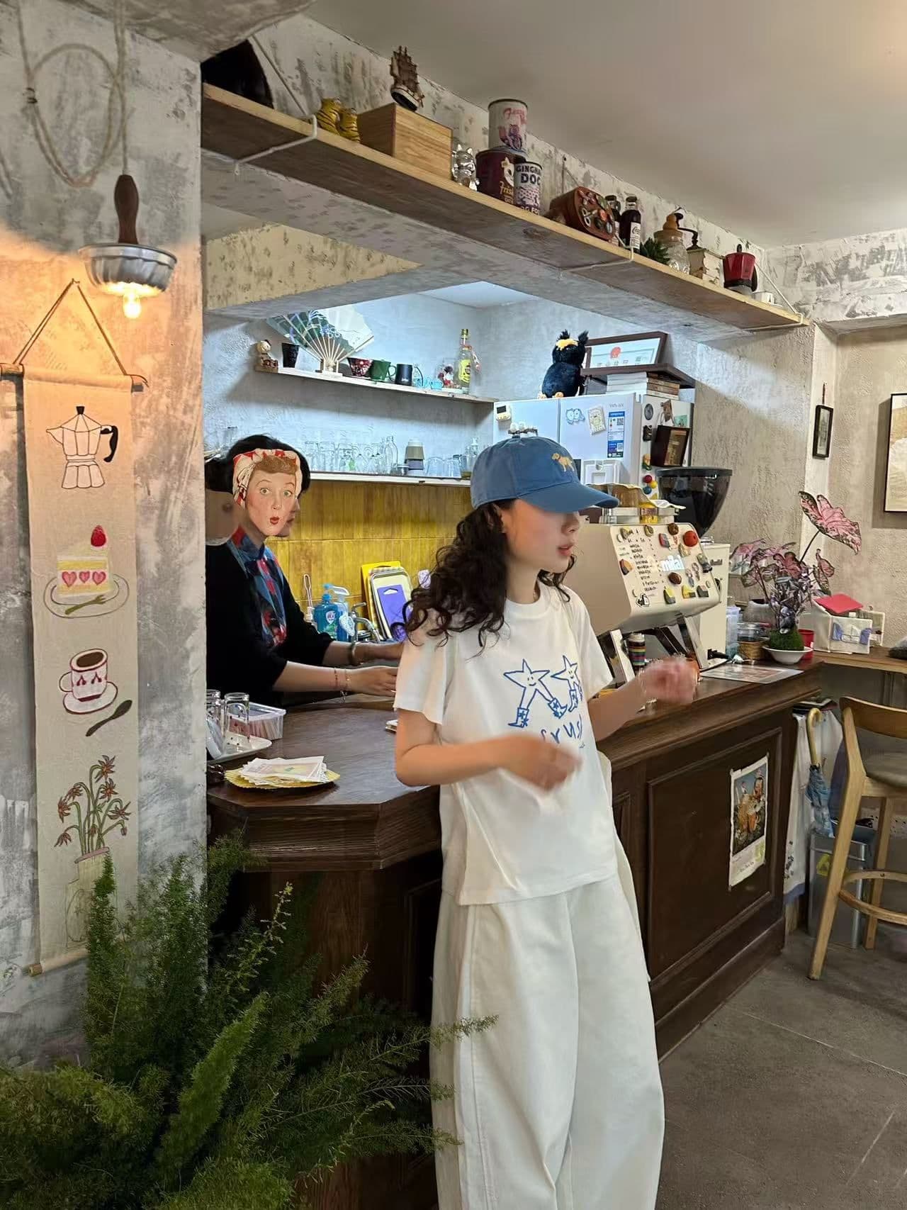 아메리칸 캐주얼 별 사람들 프린트 긍정적 인 어깨 반팔 티셔츠 여성 여름 새로운 루즈핏 다용도 순면 라운드 넥 맨위 상세 이미지 5