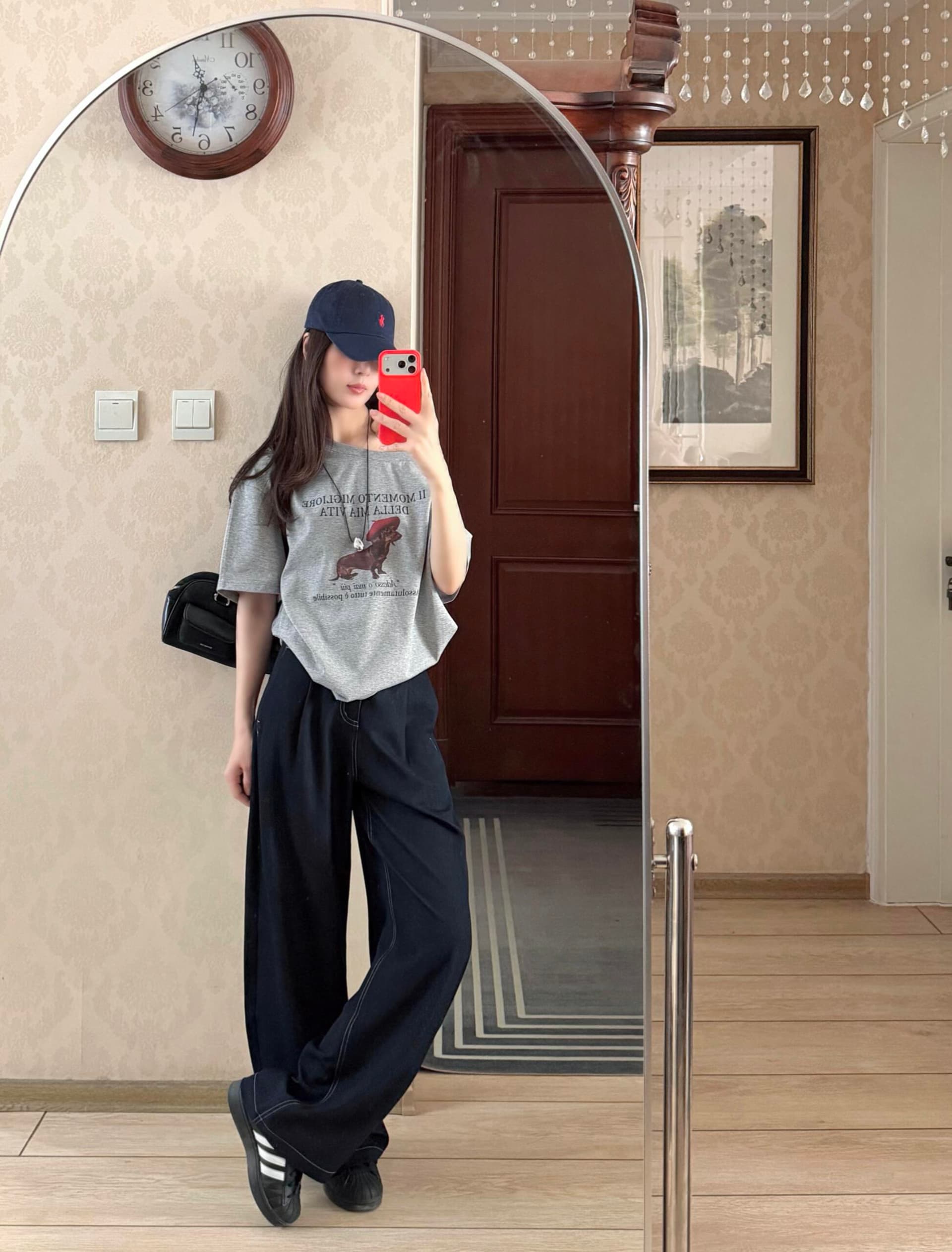 아메리칸 레트로 만화 강아지 프린트 회색 비스듬한 어깨 반팔 티셔츠 여성 여름 루즈핏 디자인 센스 반소매 맨위 이미지 4