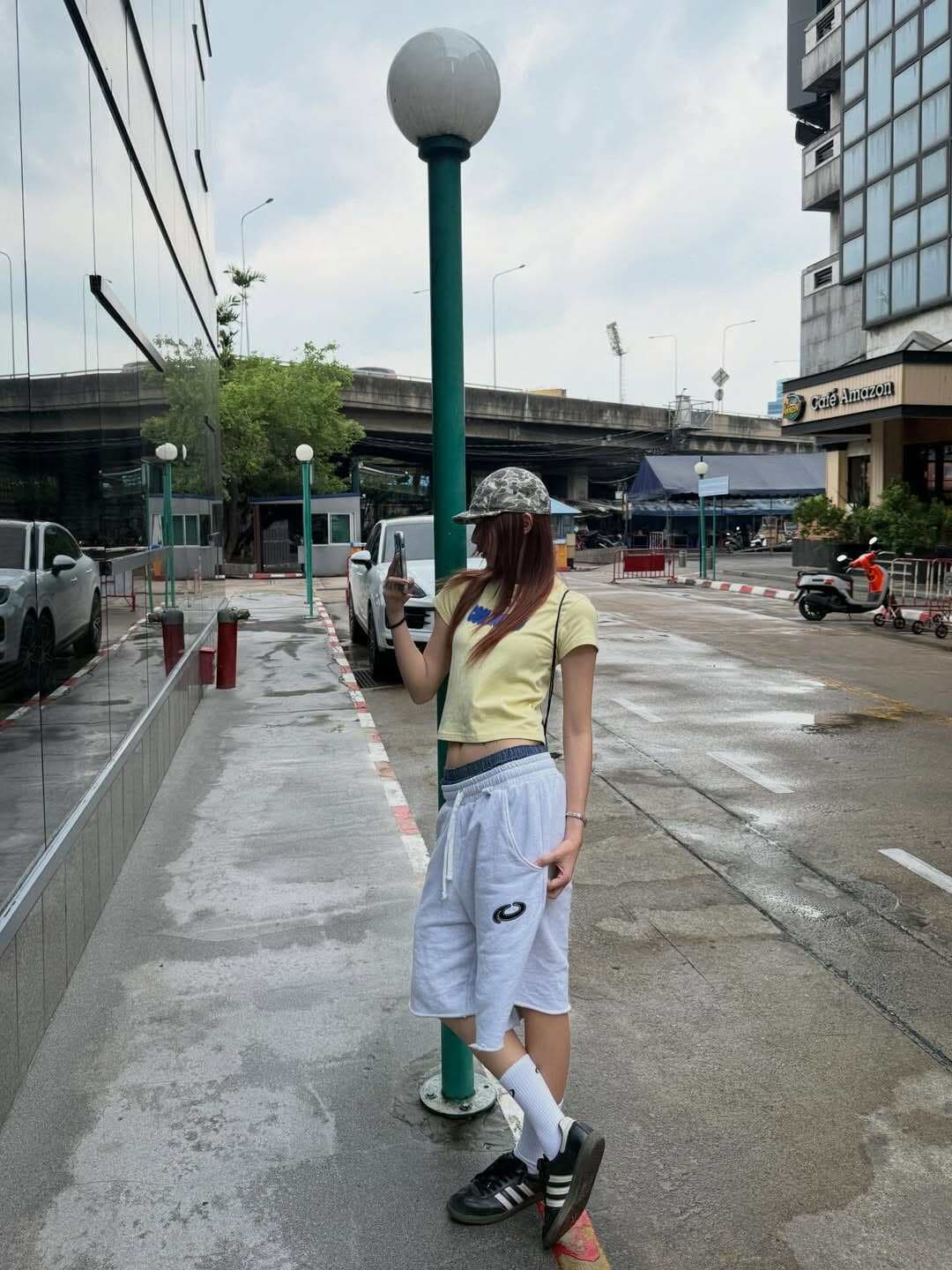 한 부서 ins 핫걸 몸매 가꾸기 쇼트 스타일 긍정적 인 어깨 반팔 티셔츠 여성 재미있는 알파벳 낙서 프린트 맨위 이미지 4