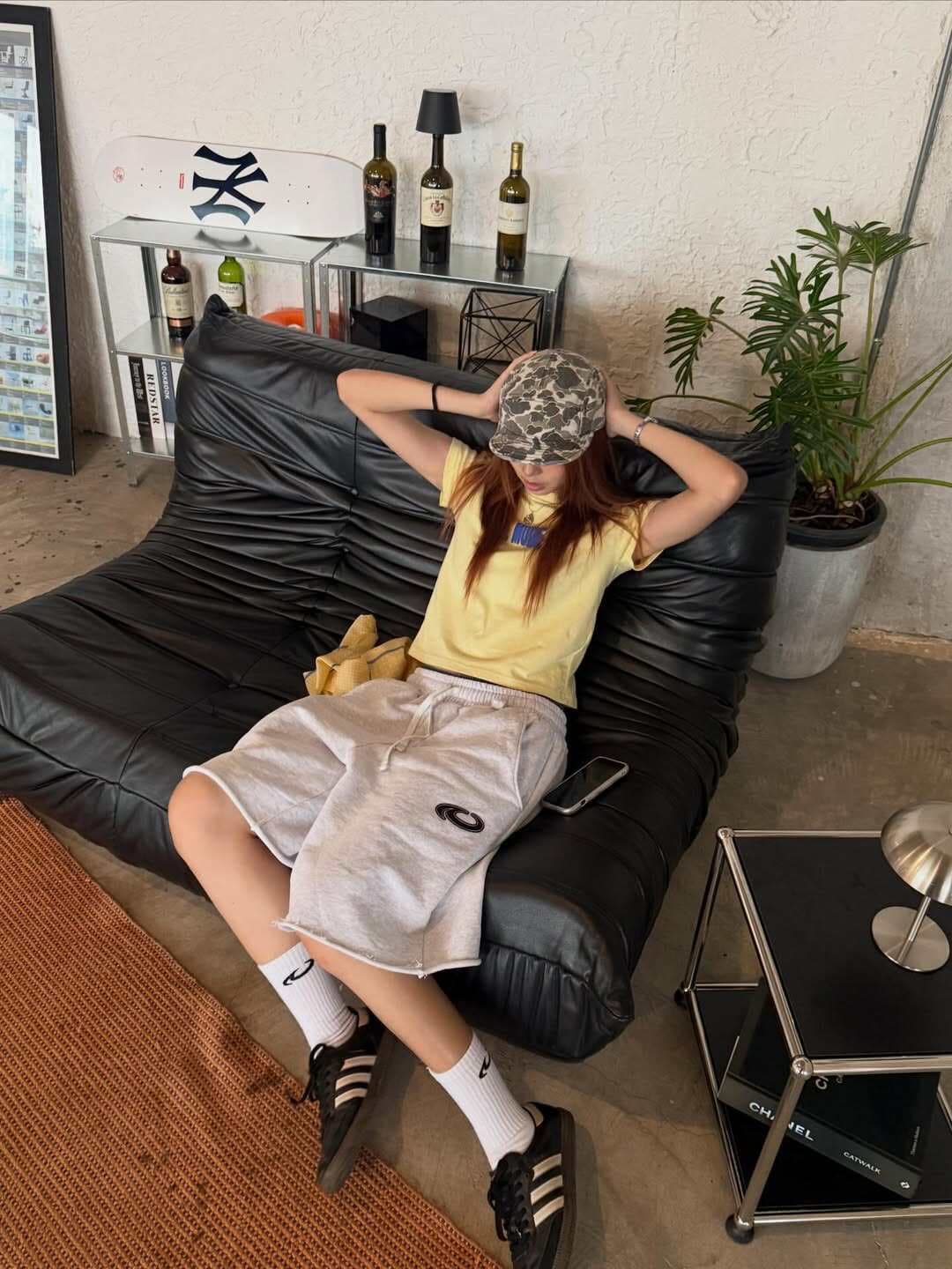한 부서 ins 핫걸 몸매 가꾸기 쇼트 스타일 긍정적 인 어깨 반팔 티셔츠 여성 재미있는 알파벳 낙서 프린트 맨위 상세 이미지 4