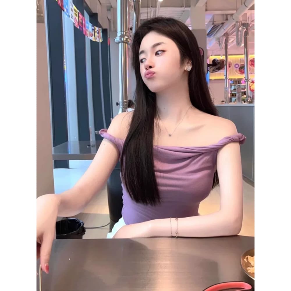 핫걸 한 단어 오프숄더 비틀림 디자인 센스 티셔츠 조끼 여성 작은 대중 몸매 가꾸기 슬림해 보이는 쇼트 스타일 슬립 순수한 욕망 맨위