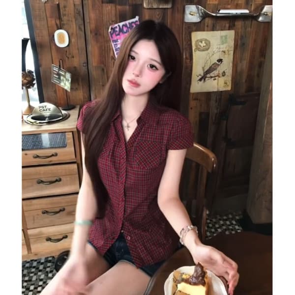 핫걸 체크무늬 반팔 셔츠 여름 고급 센스 몸매 가꾸기 슬림해 보이는 허리 수축 긍정적 인 어깨 주머니 맨위 이미지 2