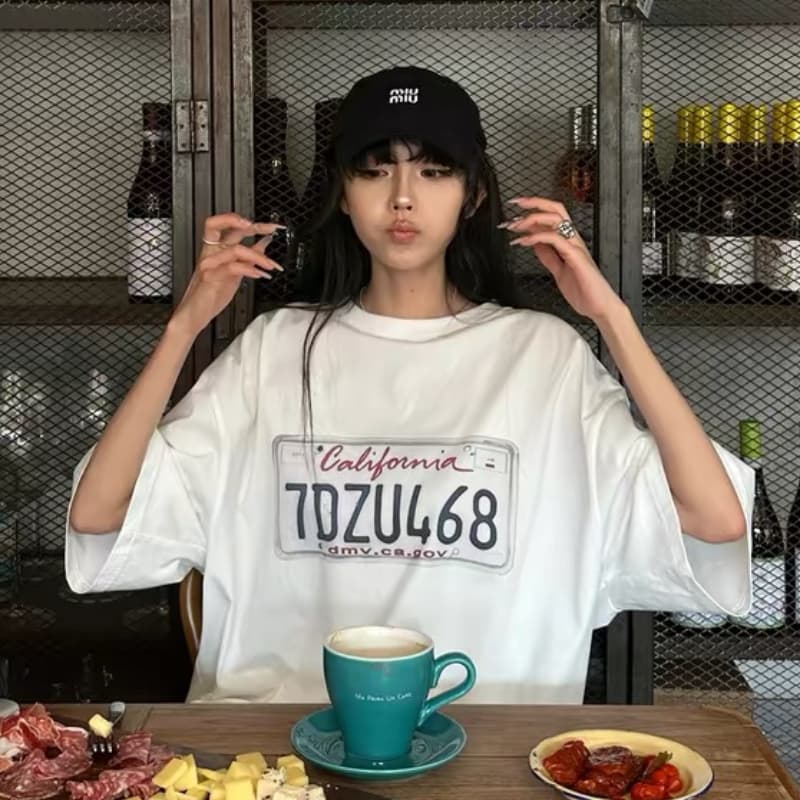화이트 번호판 프린트 티셔츠 여성 여름 루즈핏 슬림해 보이는 넓은 에디션 반팔 라운드 넥 맨위