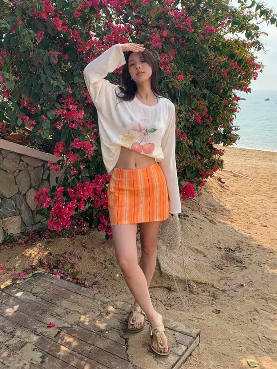 휴가 바람 체리 프린트 화이트 자외선 차단 티셔츠 여성 여름 느긋한 루즈핏 얇은 스타일 캐주얼 핫걸 바람 블라우스 맨위 이미지 3
