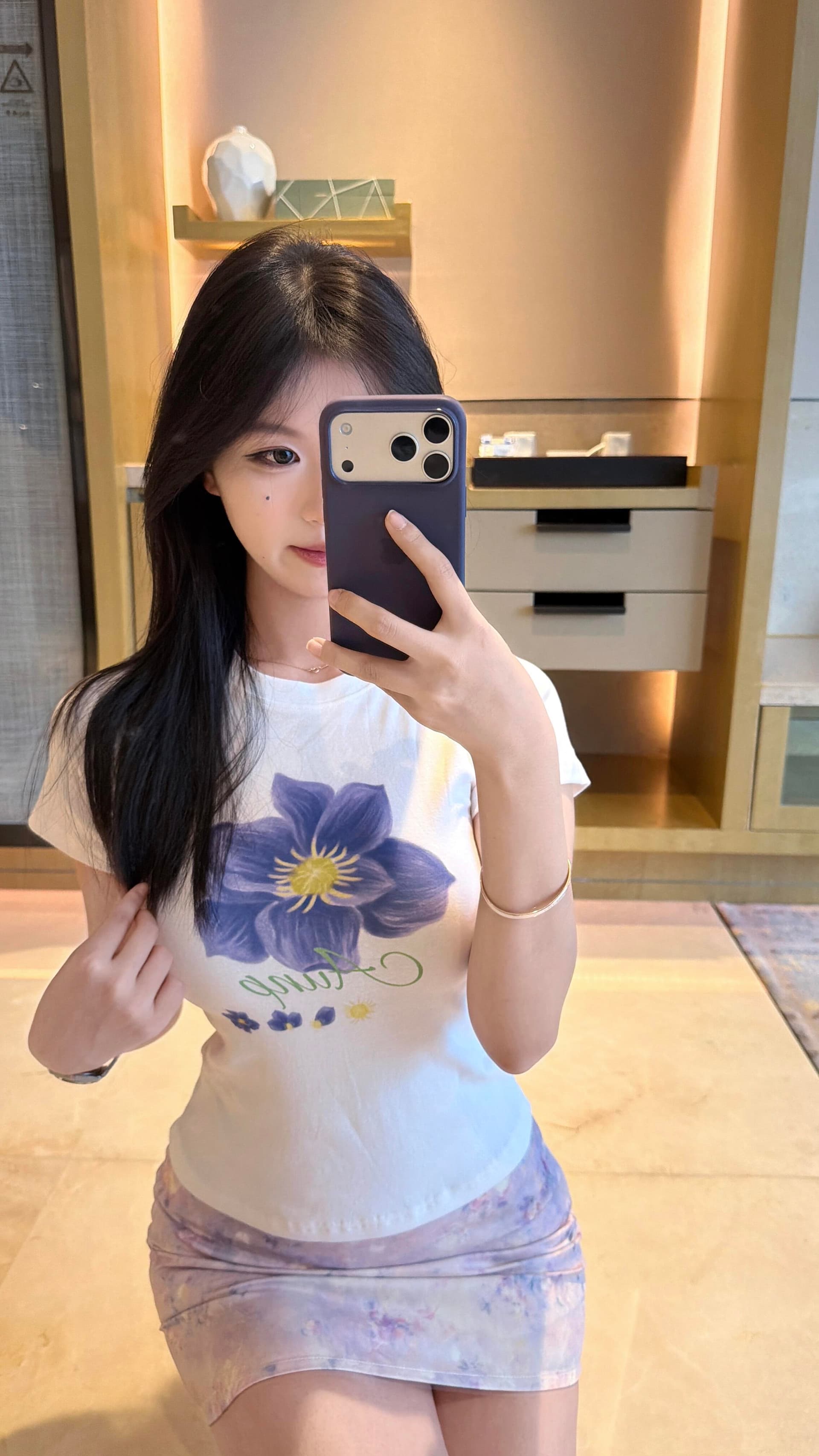자주색 꽃 남자 여름 화이트 프린트 긍정적 인 어깨 반팔 티셔츠 여성 여름 디자인 센스 몸매 가꾸기 슬림해 보이는 쇼트 스타일 맨위 이미지 4
