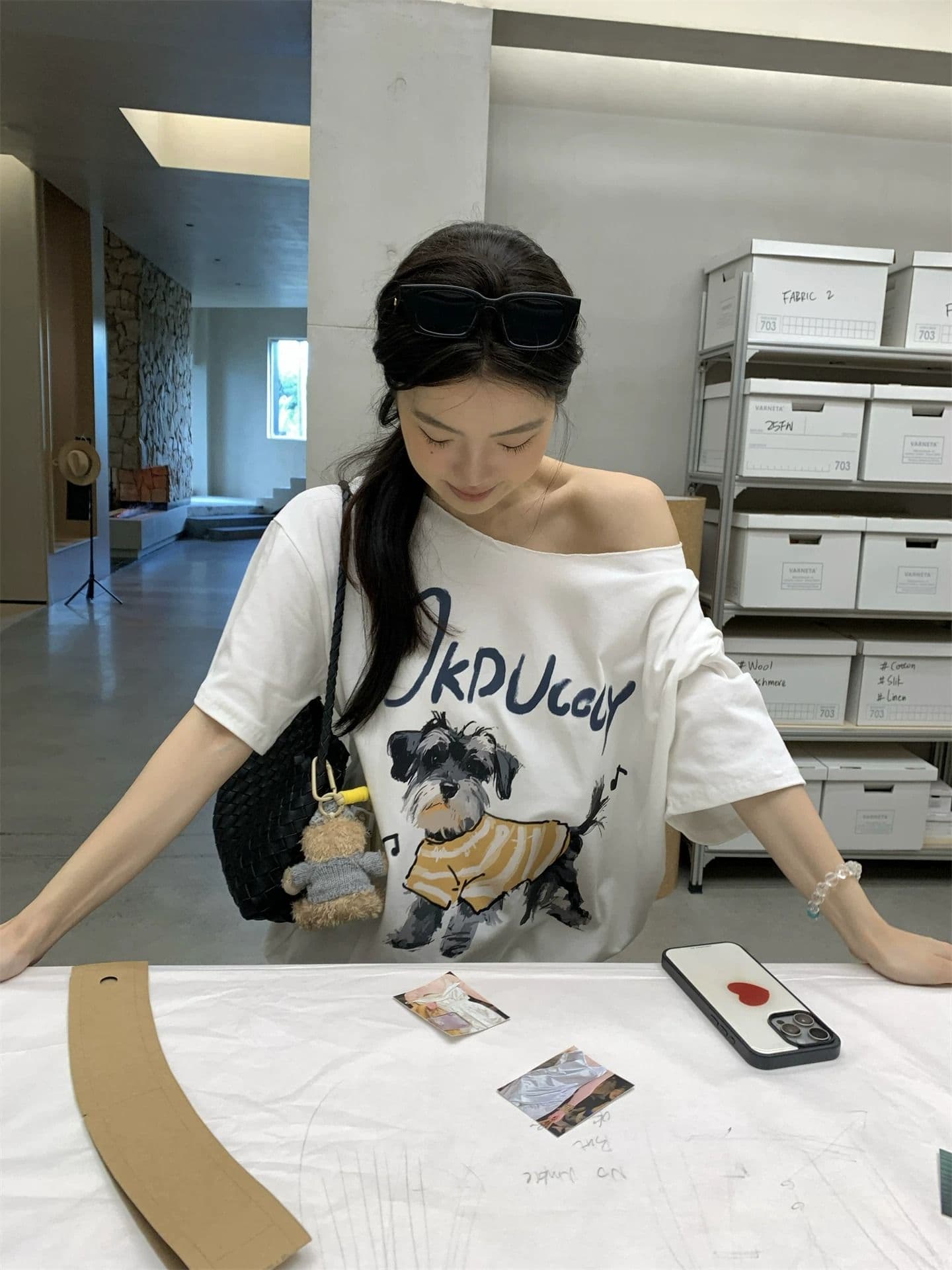 아메리칸 화이트 비스듬한 어깨 강아지 프린트 반팔 티셔츠 여성 의류 여름 루즈핏 다용도 캐주얼 맨위 상세 이미지 4