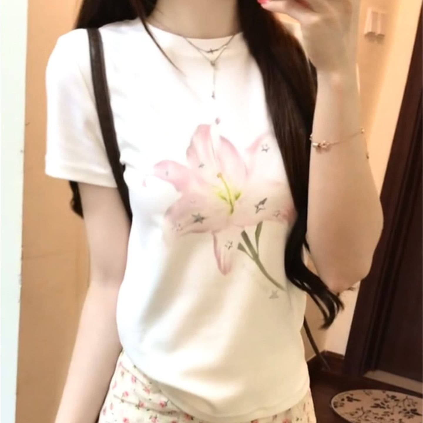 한 스타일 캐주얼 식물 꽃무늬 프린트 반팔 티셔츠 여성 미니멀리즘 품격 ins 다용도 몸매 가꾸기 슬림해 보이는 라운드 넥 맨위