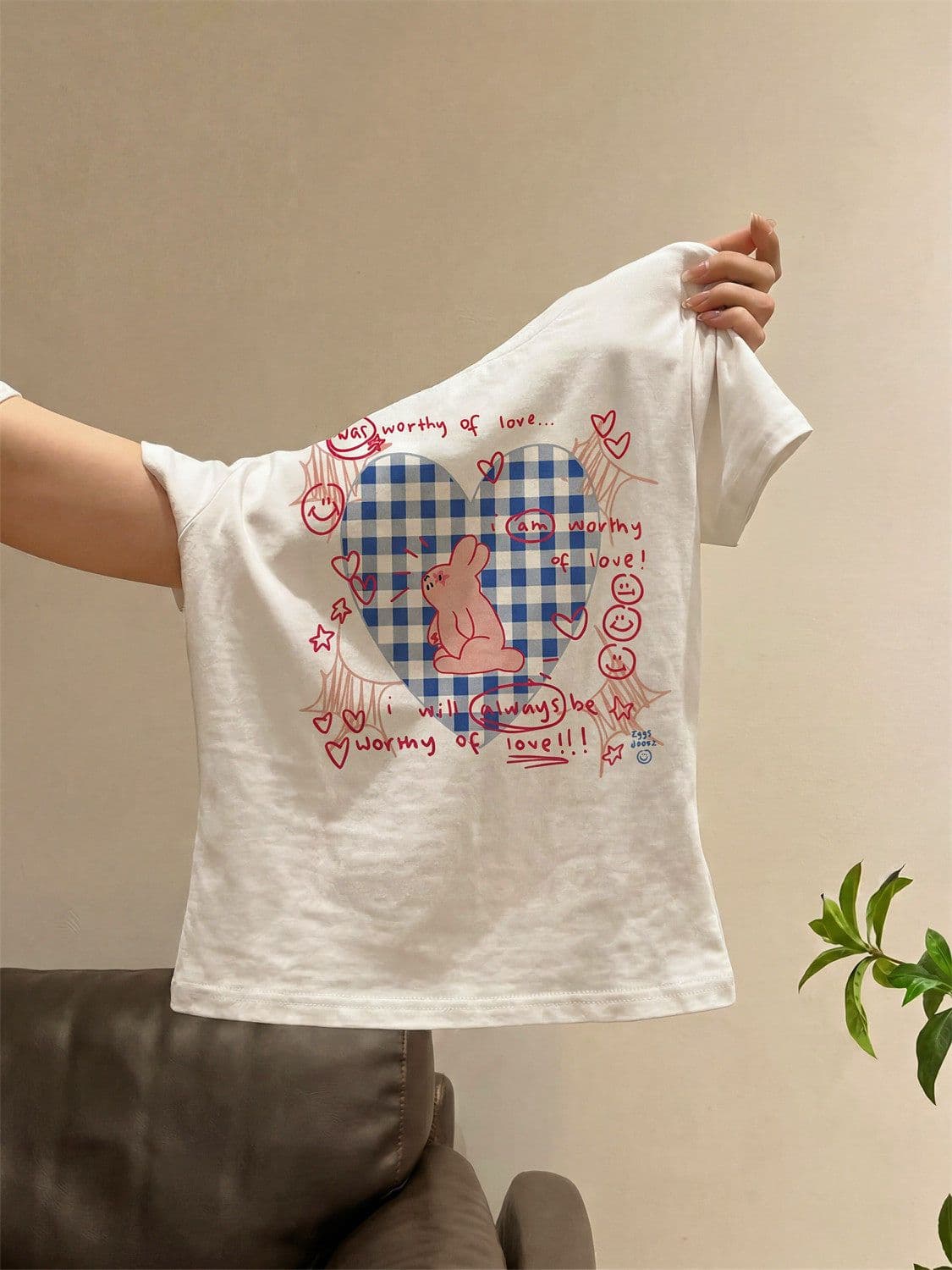 디자인 센스 하트 체크무늬 알파벳 몸매 가꾸기 반팔 티셔츠 여성 여름 아메리칸 레트로 다용도 긍정적 인 어깨 몸매 가꾸기 맨위 상세 이미지 2