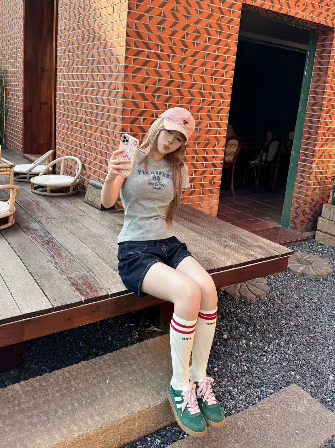 아메리칸 레트로 알파벳 프린트 긍정적 인 어깨 반팔 티셔츠 여성 여름 새로운 몸매 가꾸기 핫걸 허리 수축 슬림해 보이는 맨위 상세 이미지 3