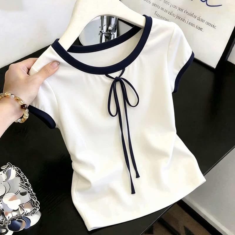 나비 넥타이 라운드 넥 반팔 티셔츠 여성 2026 여름 새로운 배색 몸매 가꾸기 슬림해 보이는
