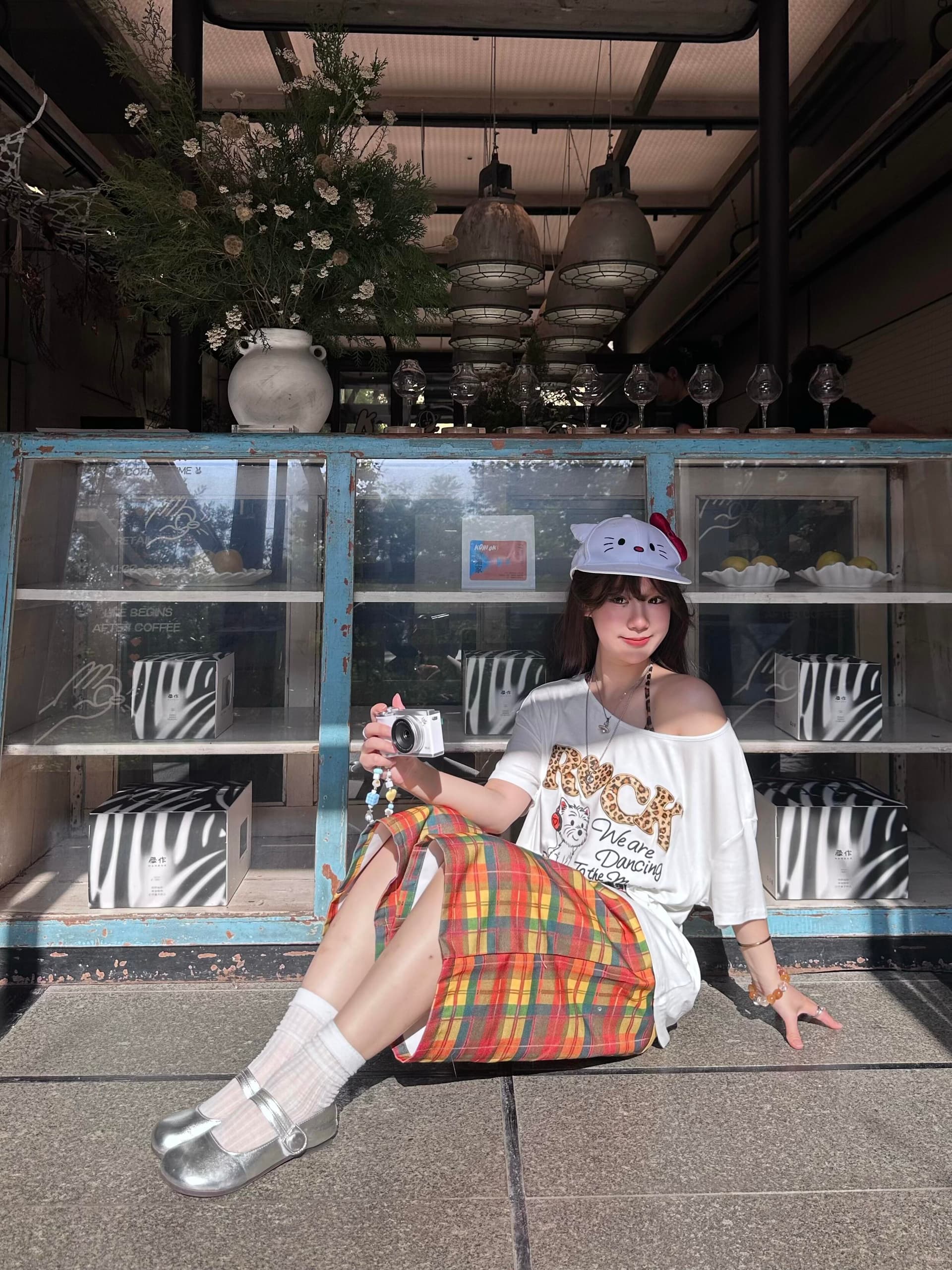 핫걸 레오파드 무늬 루즈핏 슬림해 보이는 보트넥 비스듬한 어깨 루즈핏 티셔츠 상세 이미지 5