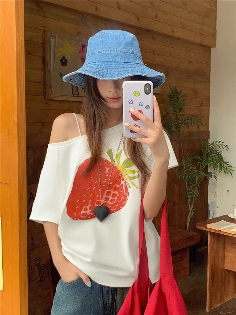 화이트 비스듬한 어깨 티셔츠 여성 여름 딸기 프린트 순면 반팔 vintage 루즈핏 슬림해 보이는 핫걸 맨위 상세 이미지 4