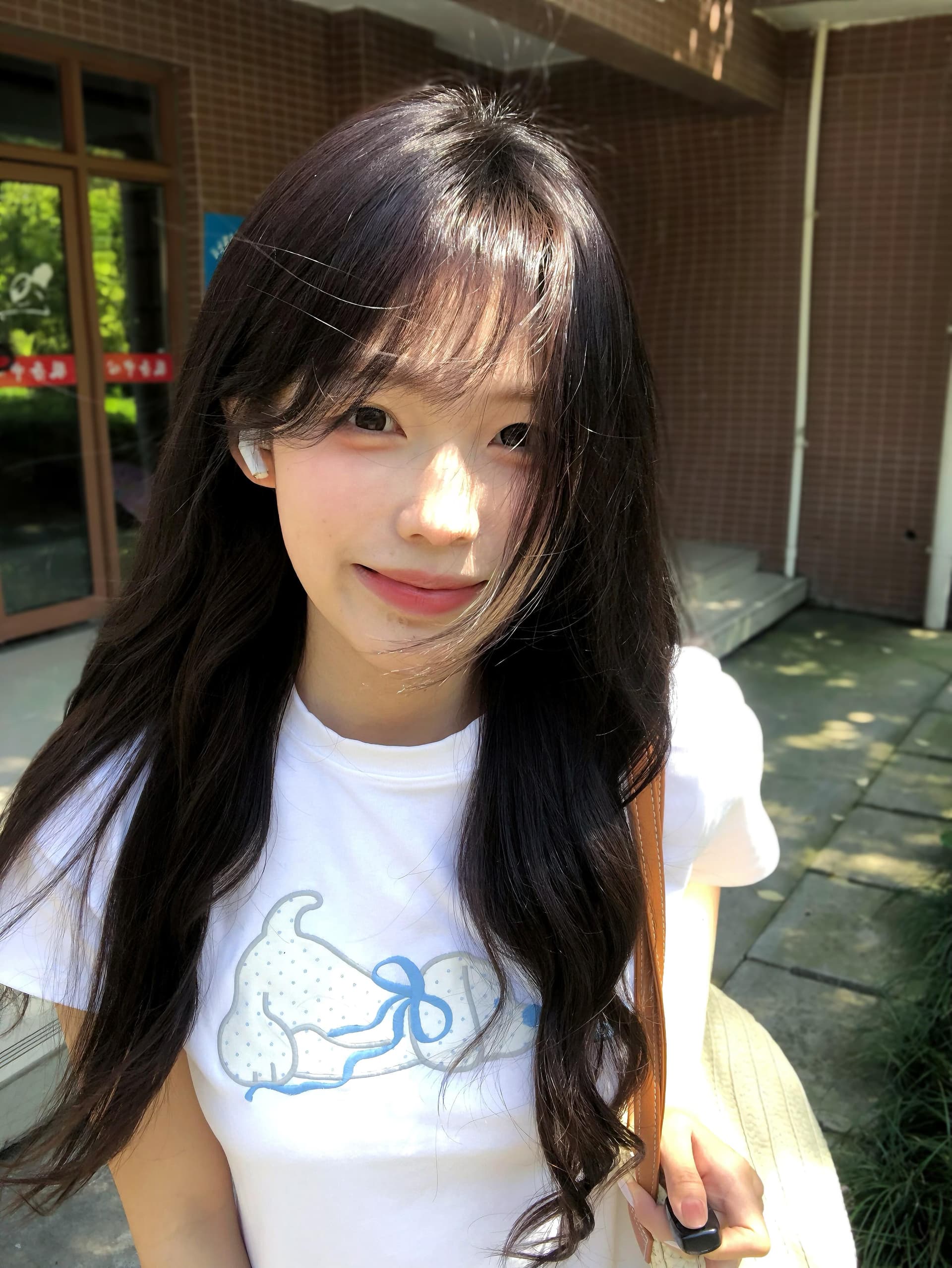 한 부서 화이트 강아지 도트 무늬 패치 자수 티셔츠 여성 여름 새로운 라운드 넥 몸매 가꾸기 다용도 긍정적 인 어깨 반팔 맨위 이미지 4