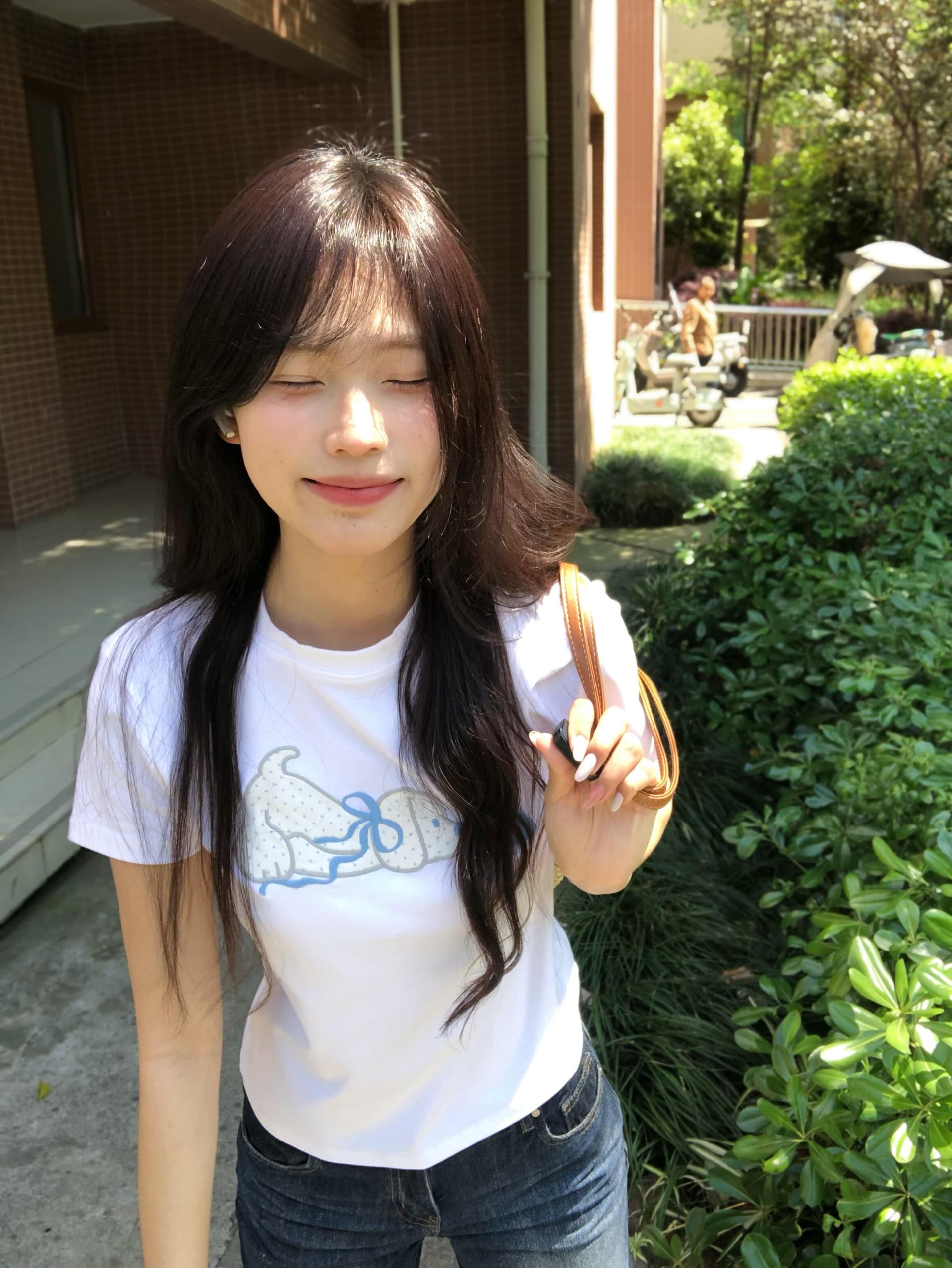 한 부서 화이트 강아지 도트 무늬 패치 자수 티셔츠 여성 여름 새로운 라운드 넥 몸매 가꾸기 다용도 긍정적 인 어깨 반팔 맨위 상세 이미지 1