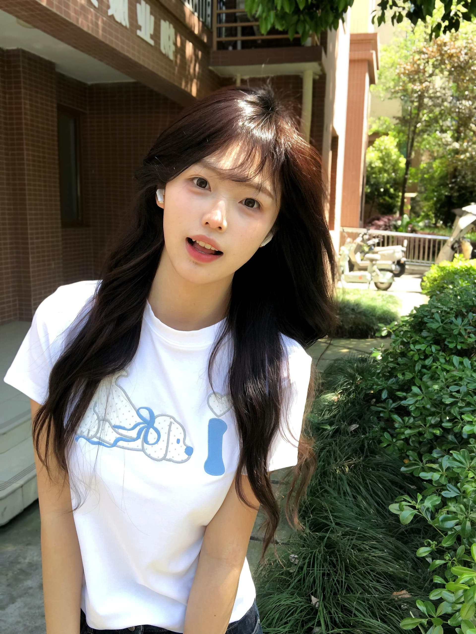 한 부서 화이트 강아지 도트 무늬 패치 자수 티셔츠 여성 여름 새로운 라운드 넥 몸매 가꾸기 다용도 긍정적 인 어깨 반팔 맨위 상세 이미지 2
