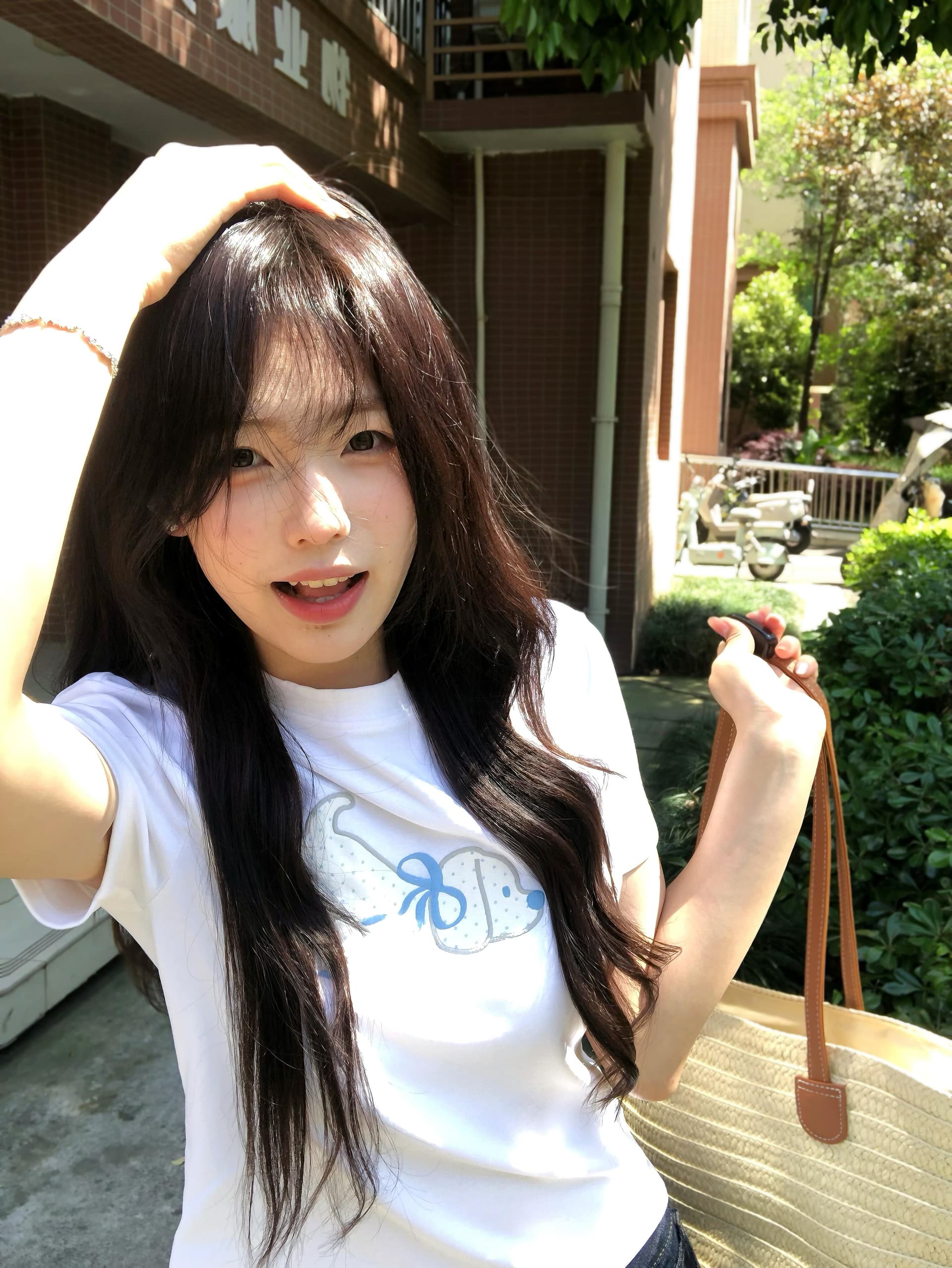 한 부서 화이트 강아지 도트 무늬 패치 자수 티셔츠 여성 여름 새로운 라운드 넥 몸매 가꾸기 다용도 긍정적 인 어깨 반팔 맨위 상세 이미지 5
