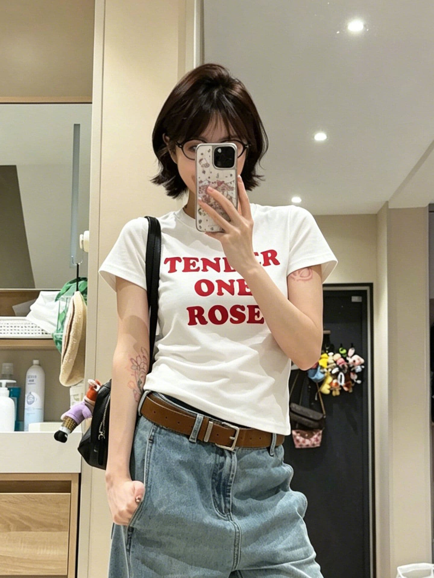한 부서 화이트 티셔츠 여성 여름 새로운 라운드 넥 긍정적 인 어깨 알파벳 프린트 디자인 센스 루즈핏 다용도 반팔 맨위 상세 이미지 3