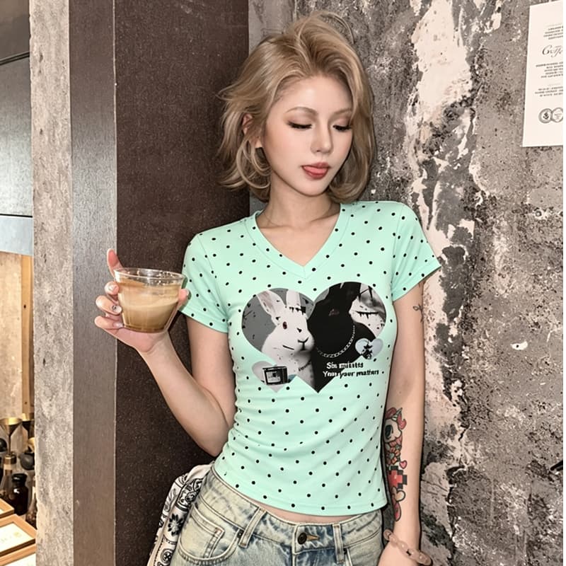 아메리칸 레트로 하트 도트 무늬 V넥 반팔 여성 토끼 프린트 몸매 가꾸기 티셔츠 여름 슬림해 보이는 다용도 만나는 맨위 여름