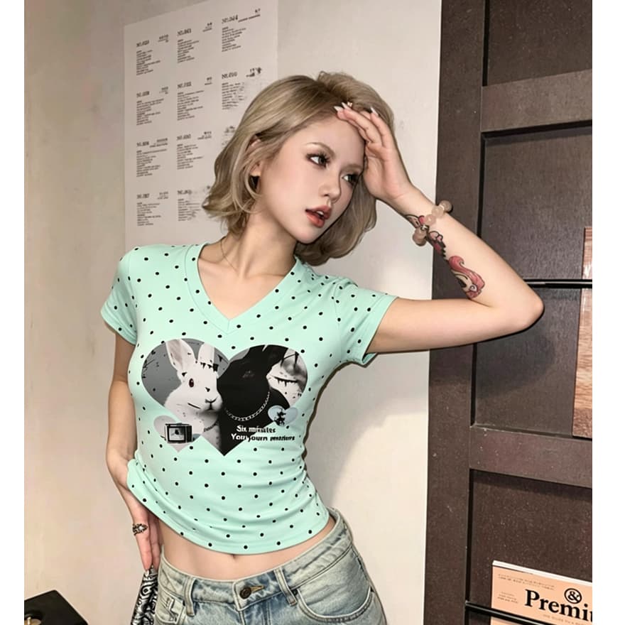 아메리칸 레트로 하트 도트 무늬 V넥 반팔 여성 토끼 프린트 몸매 가꾸기 티셔츠 여름 슬림해 보이는 다용도 만나는 맨위 여름 이미지 3