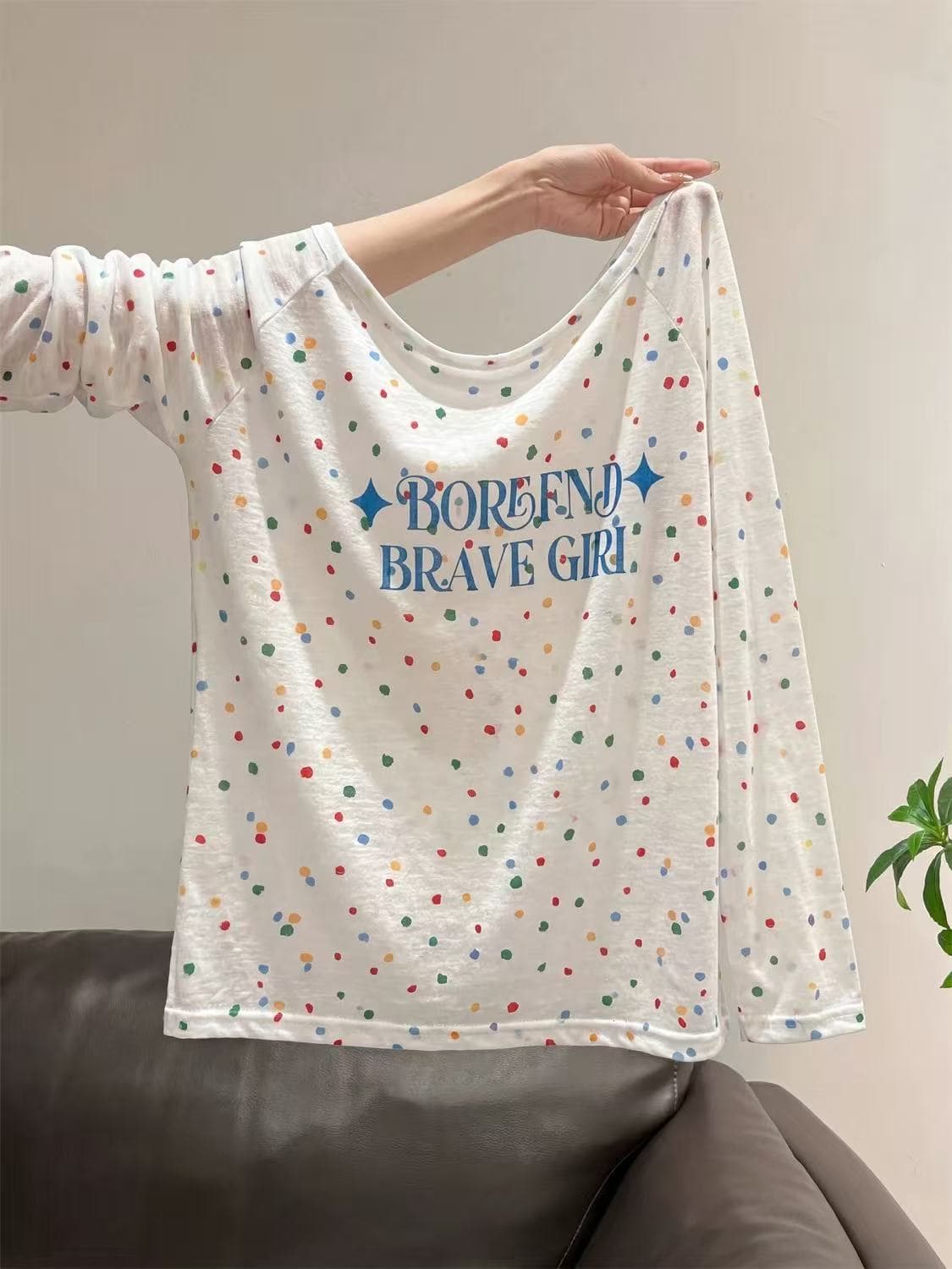 도파민 아메리칸 색상 포인트 도트 무늬 알파벳 긴팔 티셔츠 남녀 봄 여름 얇은 스타일 비스듬한 어깨 자외선 차단 블라우스 맨위