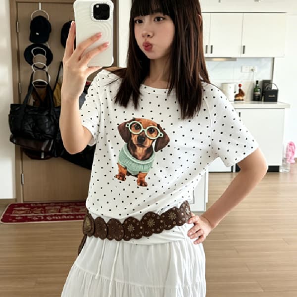 도트 무늬 비스듬한 어깨 반팔 티셔츠 여성 상세 이미지 1