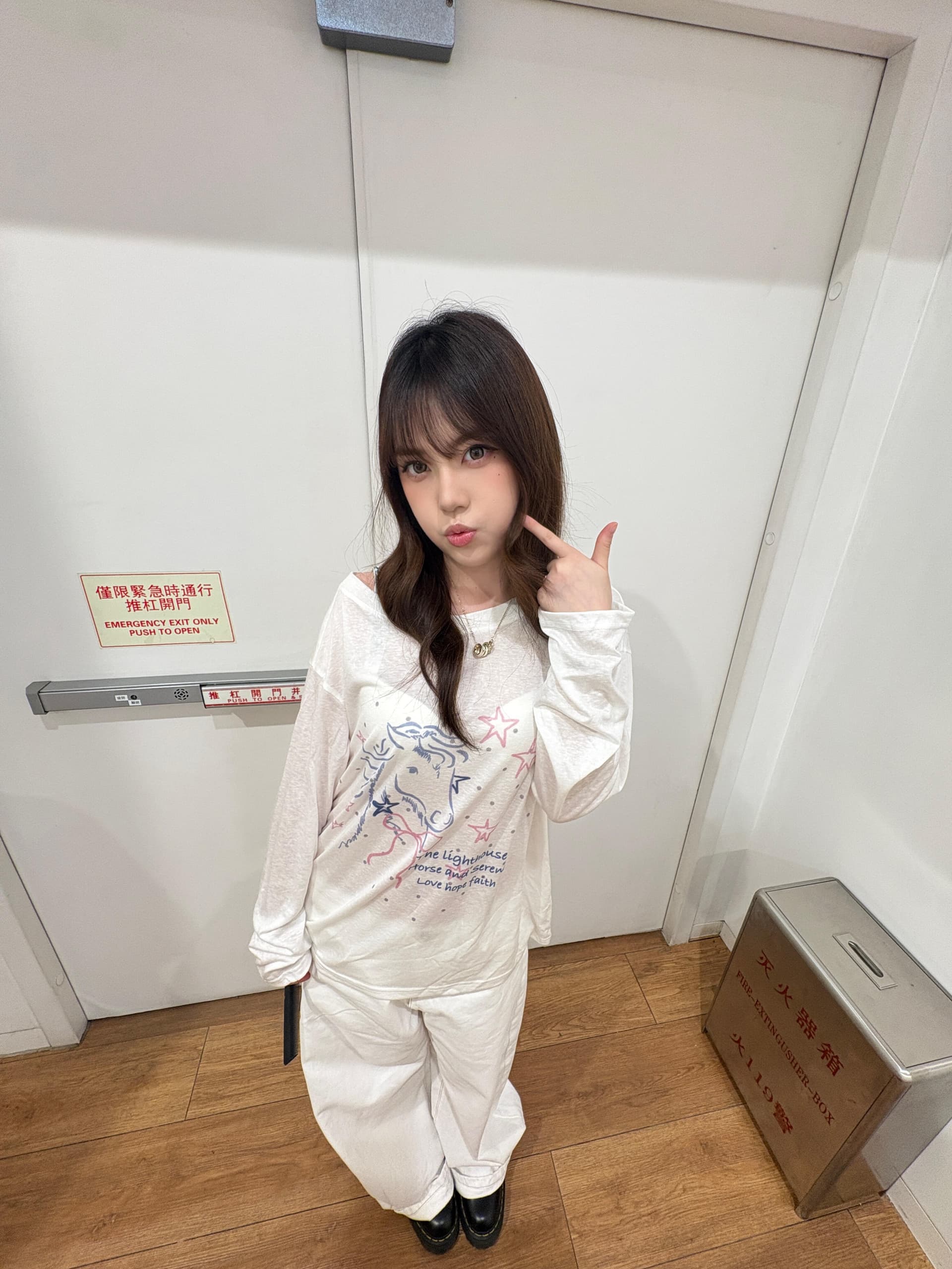 한 부서 재미있는 비스듬한 어깨 만화 자외선 차단 블라우스 긴팔 티셔츠 여성 여름 새로운 캐주얼 다용도 맨위 트렌디 이미지 2