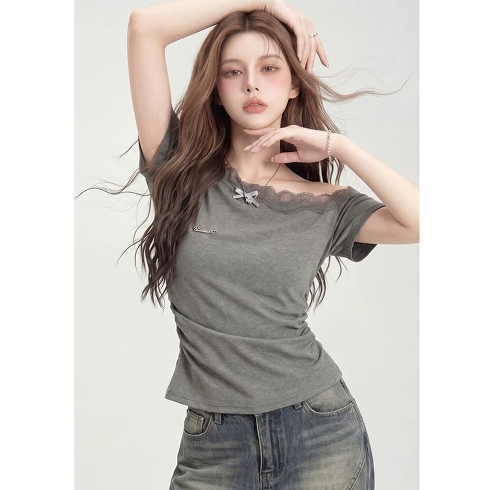 디자인 센스 비스듬한 칼라 레이스 레이스 패치워크 반팔 티셔츠 여성 여름 새로운 핫걸 바람 오프숄더 맨위 상세 이미지 2