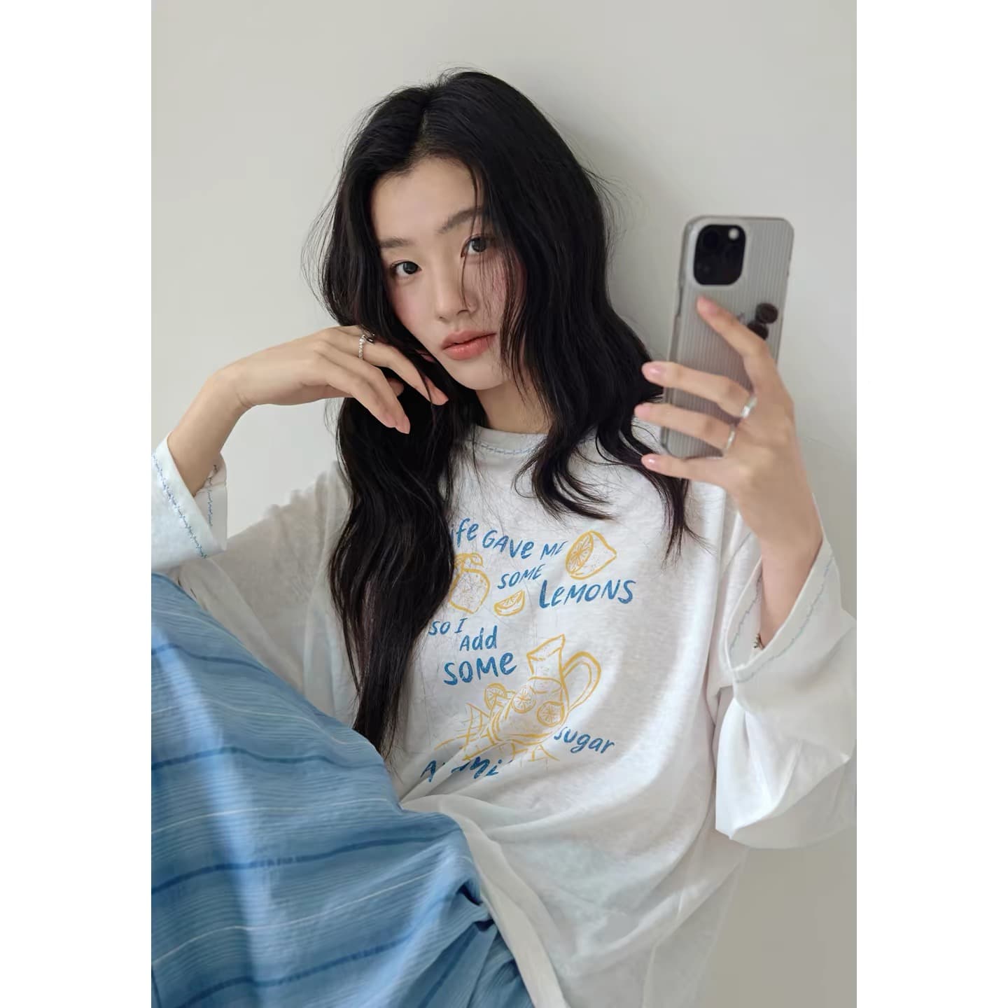여름 레몬 프린트 편안함 배색 자수 선 화이트 긴팔 여성 루즈핏 슬림해 보이는 자외선 차단 통기성 얇은 티셔츠
