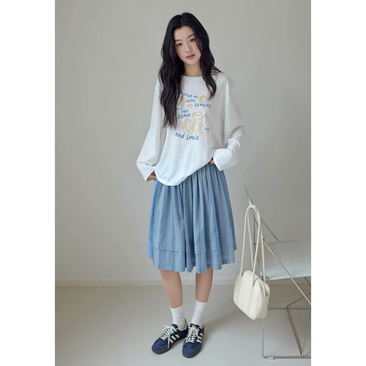 여름 레몬 프린트 편안함 배색 자수 선 화이트 긴팔 여성 루즈핏 슬림해 보이는 자외선 차단 통기성 얇은 티셔츠 상세 이미지 4