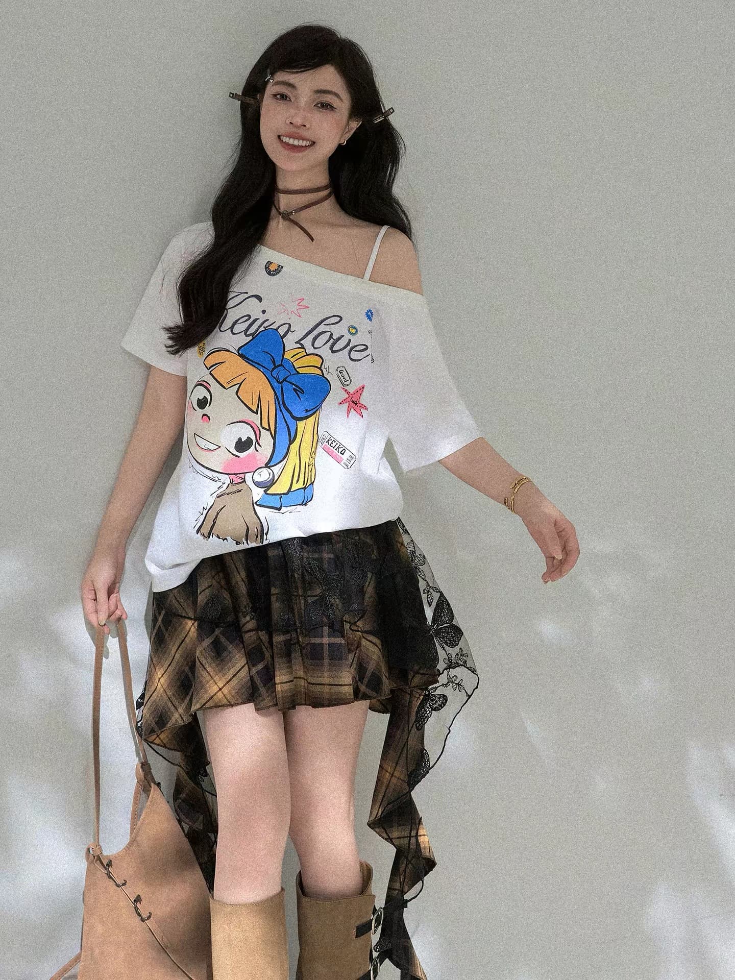 낙서 바람 만화 프린트 화이트 반팔 티셔츠 여성 여름 느긋한 루즈핏 비스듬한 어깨 종류 오프숄더 맨위 이미지 4