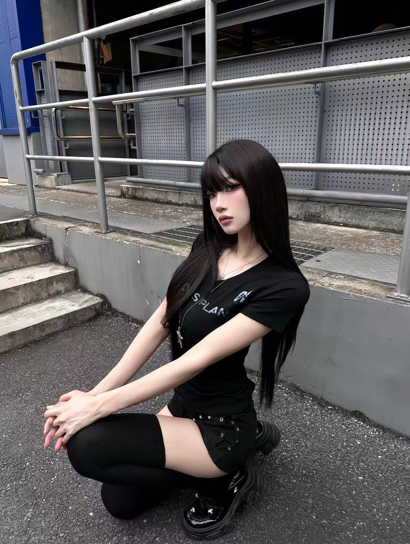 아메리칸 레트로 검정색 V넥 알파벳 프린트 반팔 티셔츠 여성 여름 새로운 몸매 가꾸기 슬림해 보이는 핫걸 작은 대중 맨위 상세 이미지 4