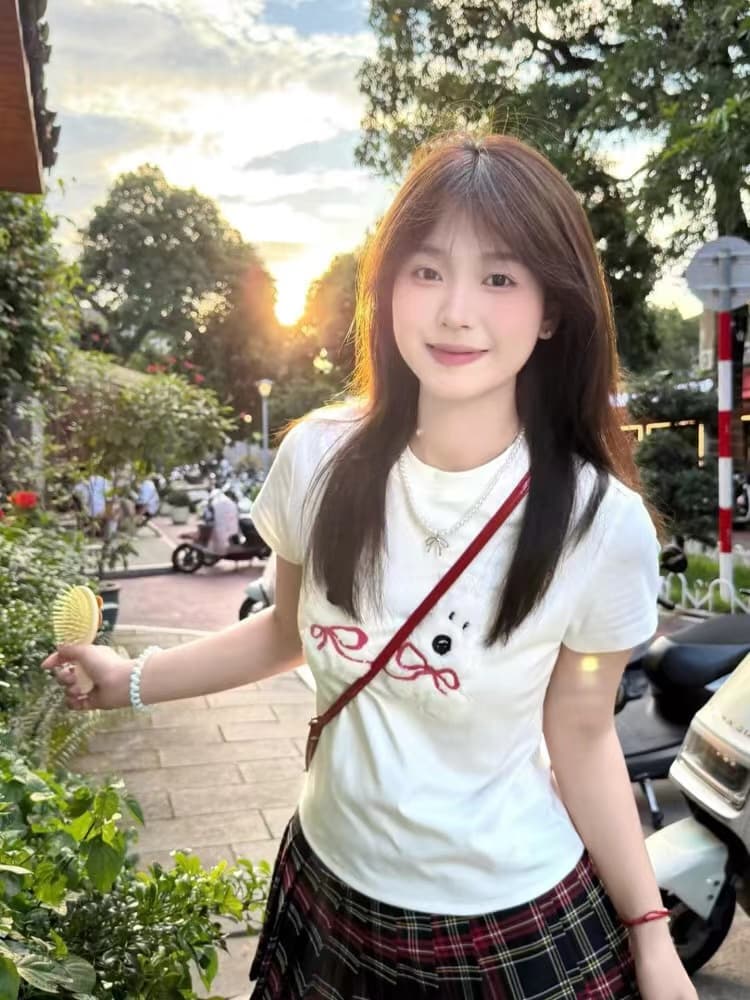 강아지 자수 긍정적 인 어깨 반팔 티셔츠 여성 여름 2026 새로운 디자인 센스 작은 대중 몸매 가꾸기 슬림해 보이는 쇼트 스타일 맨위 상세 이미지 1
