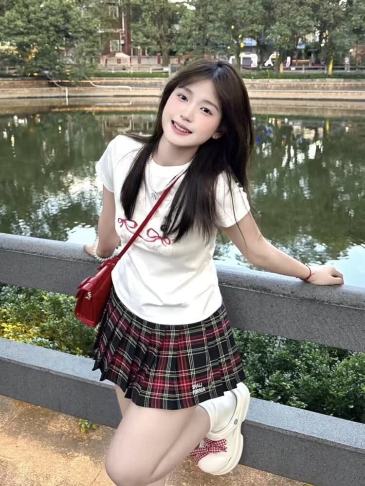 강아지 자수 긍정적 인 어깨 반팔 티셔츠 여성 여름 2026 새로운 디자인 센스 작은 대중 몸매 가꾸기 슬림해 보이는 쇼트 스타일 맨위 상세 이미지 2