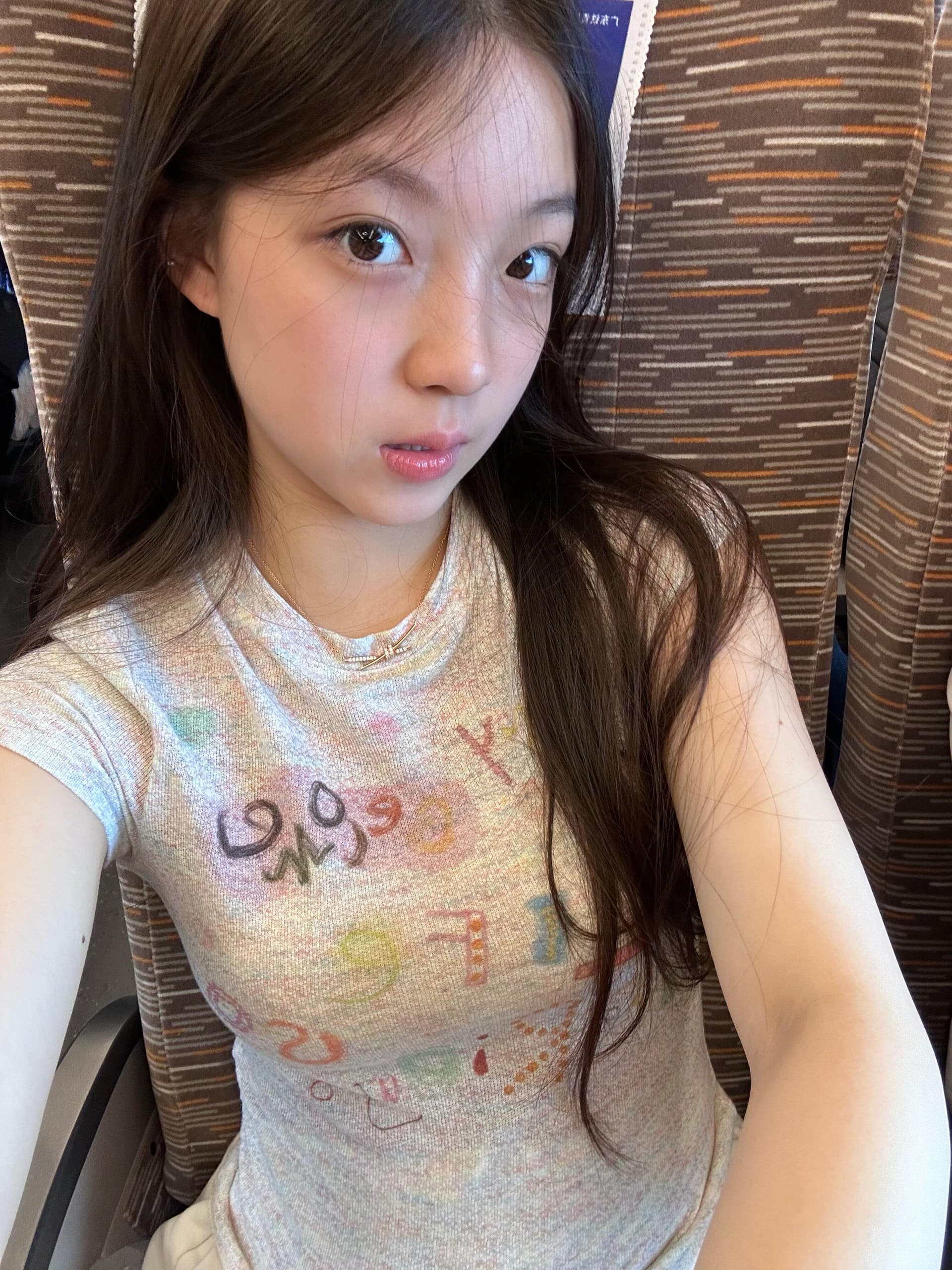 재미있는 낙서 색상 실 긍정적 인 어깨 반팔 티셔츠 여성 여름 얇은 스타일 마이크로 ~을 통해 디자인 센스 몸매 가꾸기 슬림해 보이는 허리 수축 맨위 상세 이미지 1