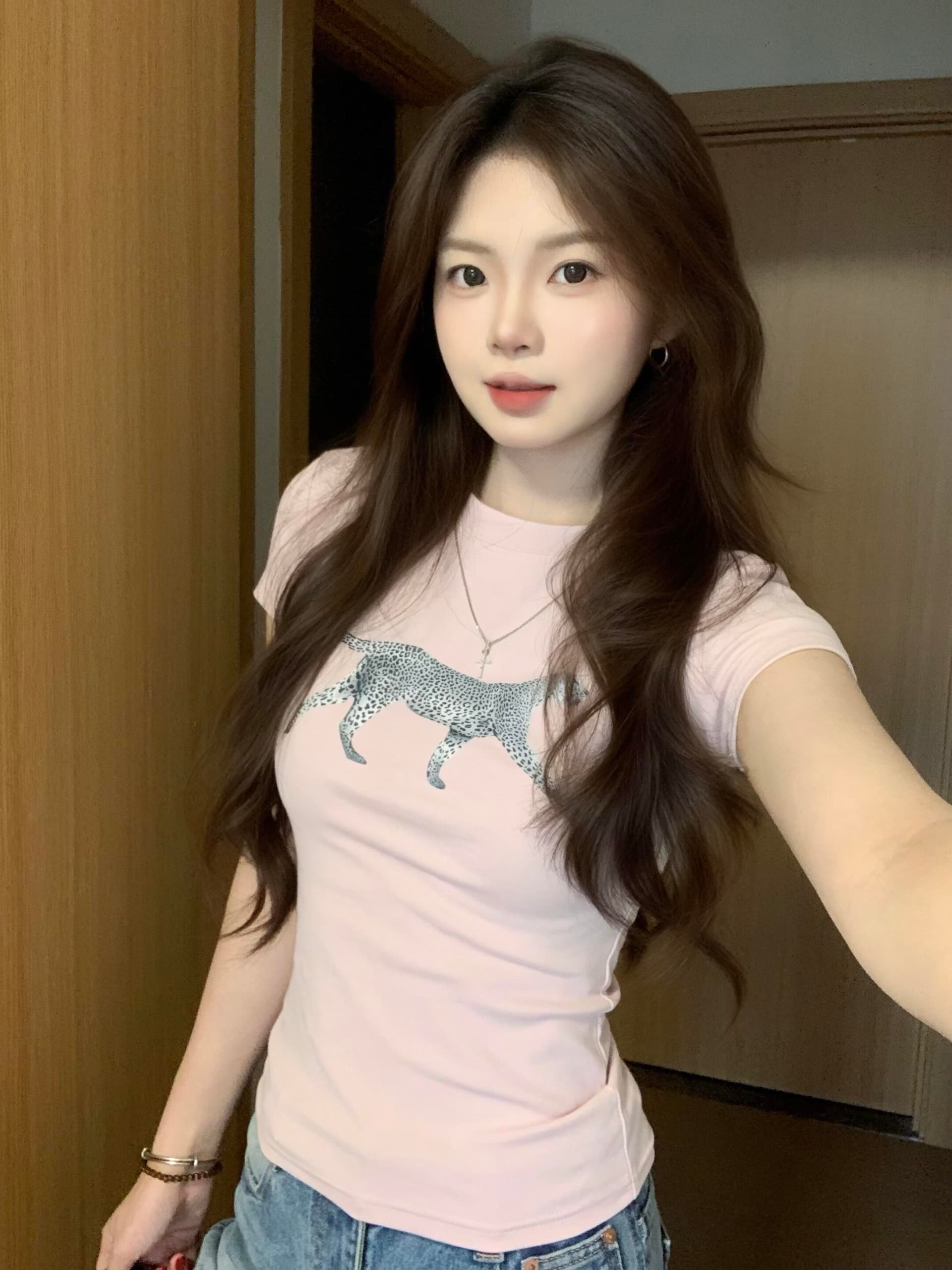 순수한 욕망 핫걸 라운드 넥 표범 프린트 긍정적 인 어깨 반팔 티셔츠 여름 새로운 몸매 가꾸기 슬림해 보이는 디자인 다용도 맨위 이미지 2