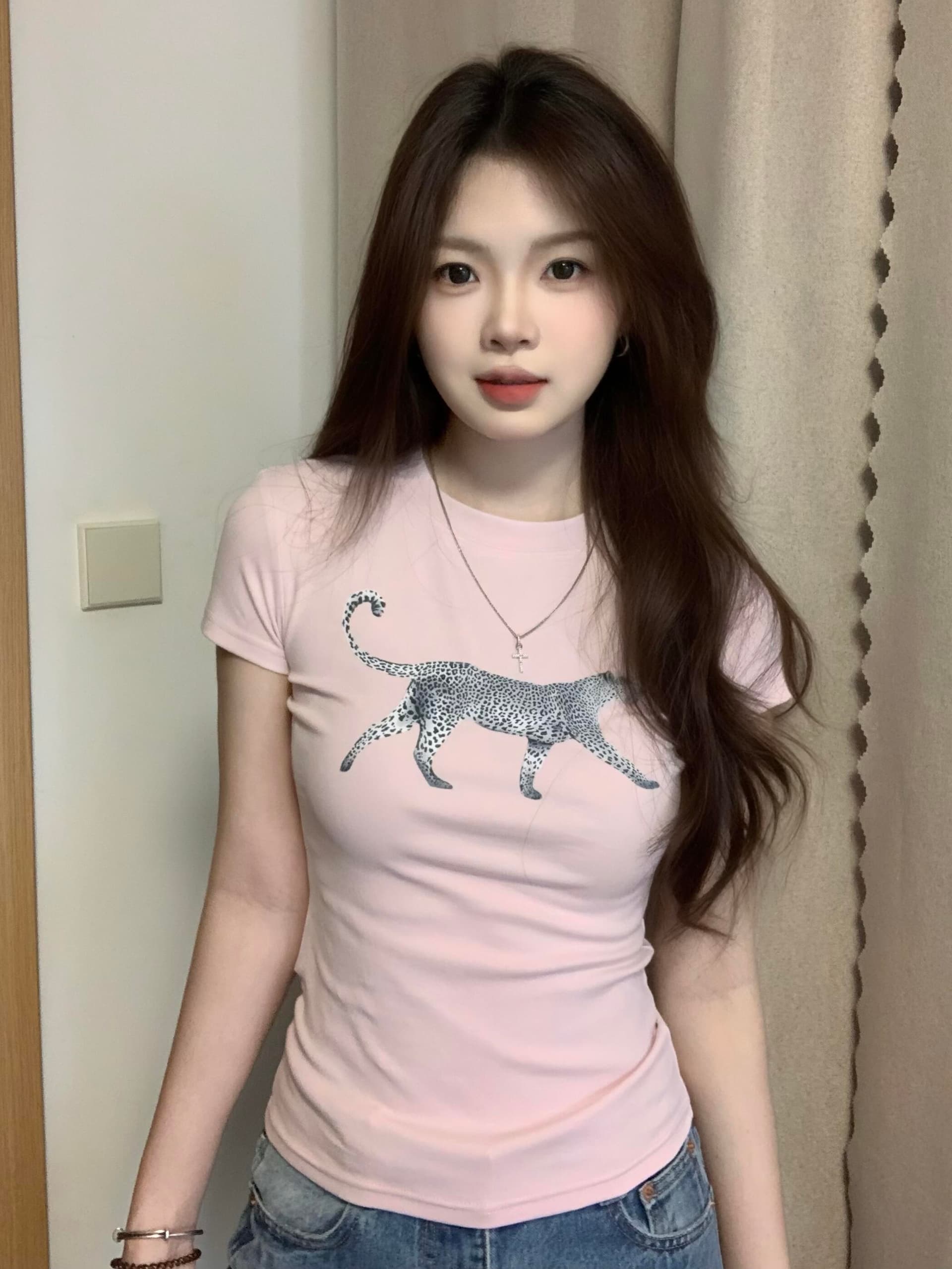 순수한 욕망 핫걸 라운드 넥 표범 프린트 긍정적 인 어깨 반팔 티셔츠 여름 새로운 몸매 가꾸기 슬림해 보이는 디자인 다용도 맨위 상세 이미지 1