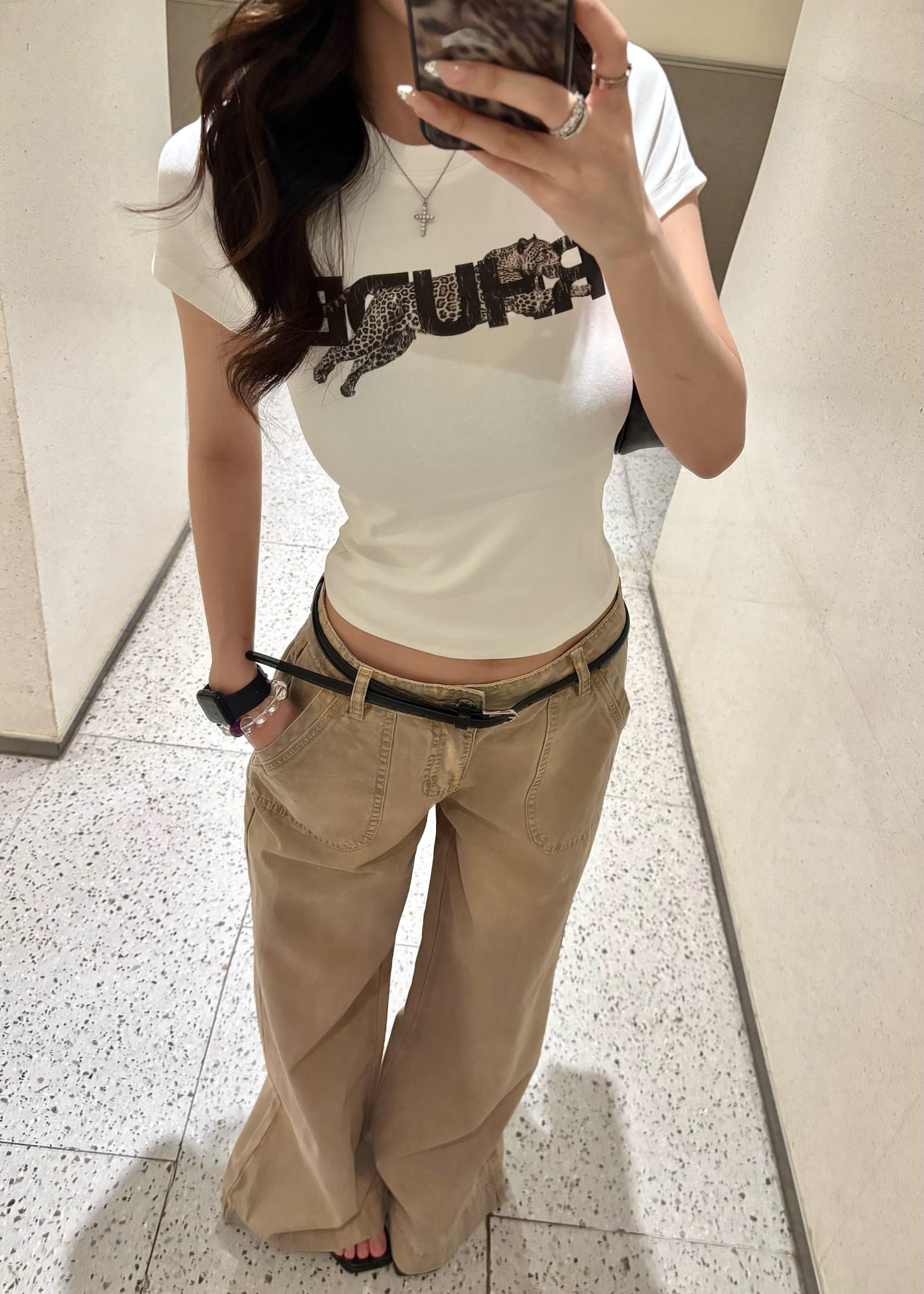 아메리칸 핫걸 바람 알파벳 프린트 화이트 반팔 티셔츠 여성 여름 라운드 넥 몸매 가꾸기 슬림해 보이는 캐주얼 긍정적 인 어깨 의류