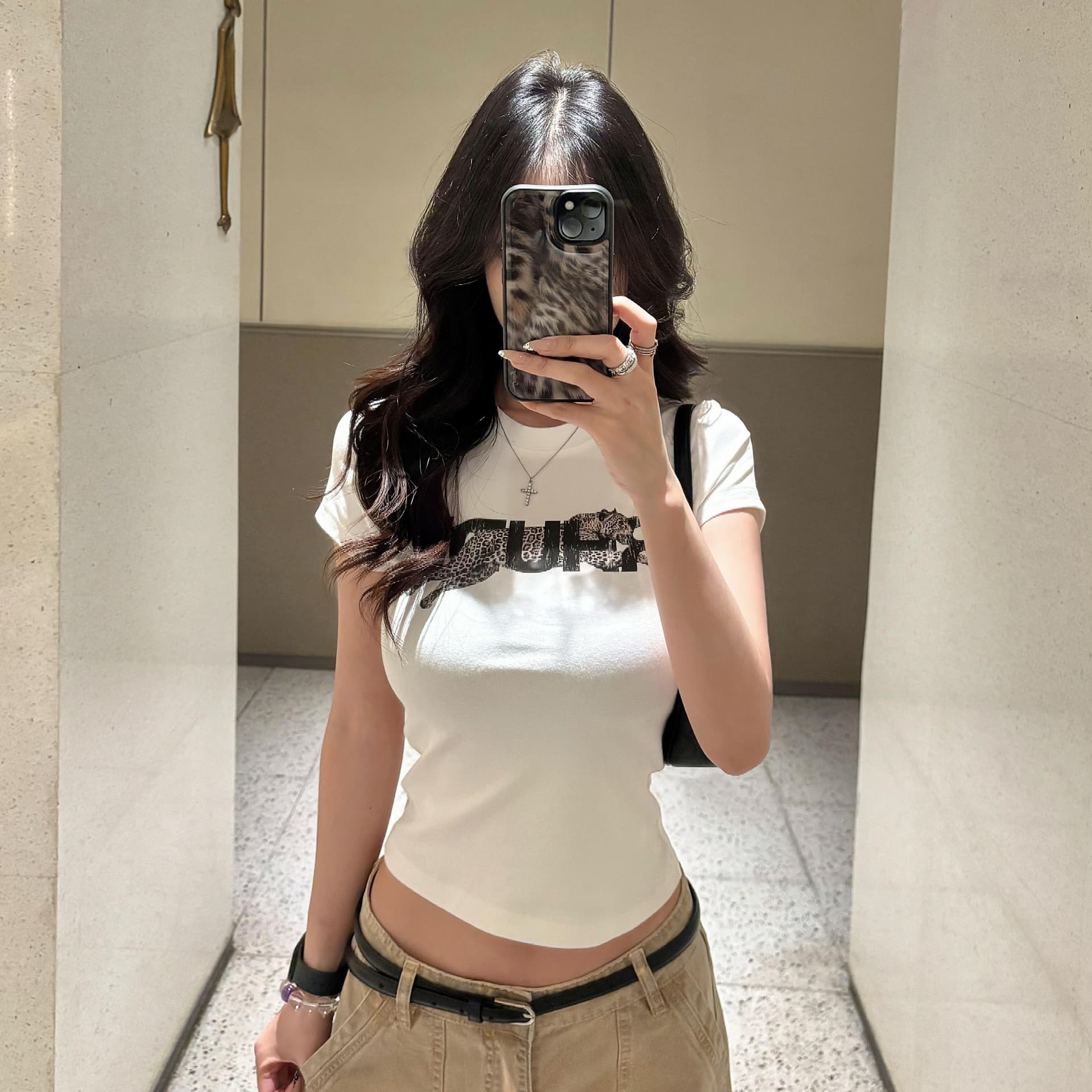 아메리칸 핫걸 바람 알파벳 프린트 화이트 반팔 티셔츠 여성 여름 라운드 넥 몸매 가꾸기 슬림해 보이는 캐주얼 긍정적 인 어깨 의류 이미지 5