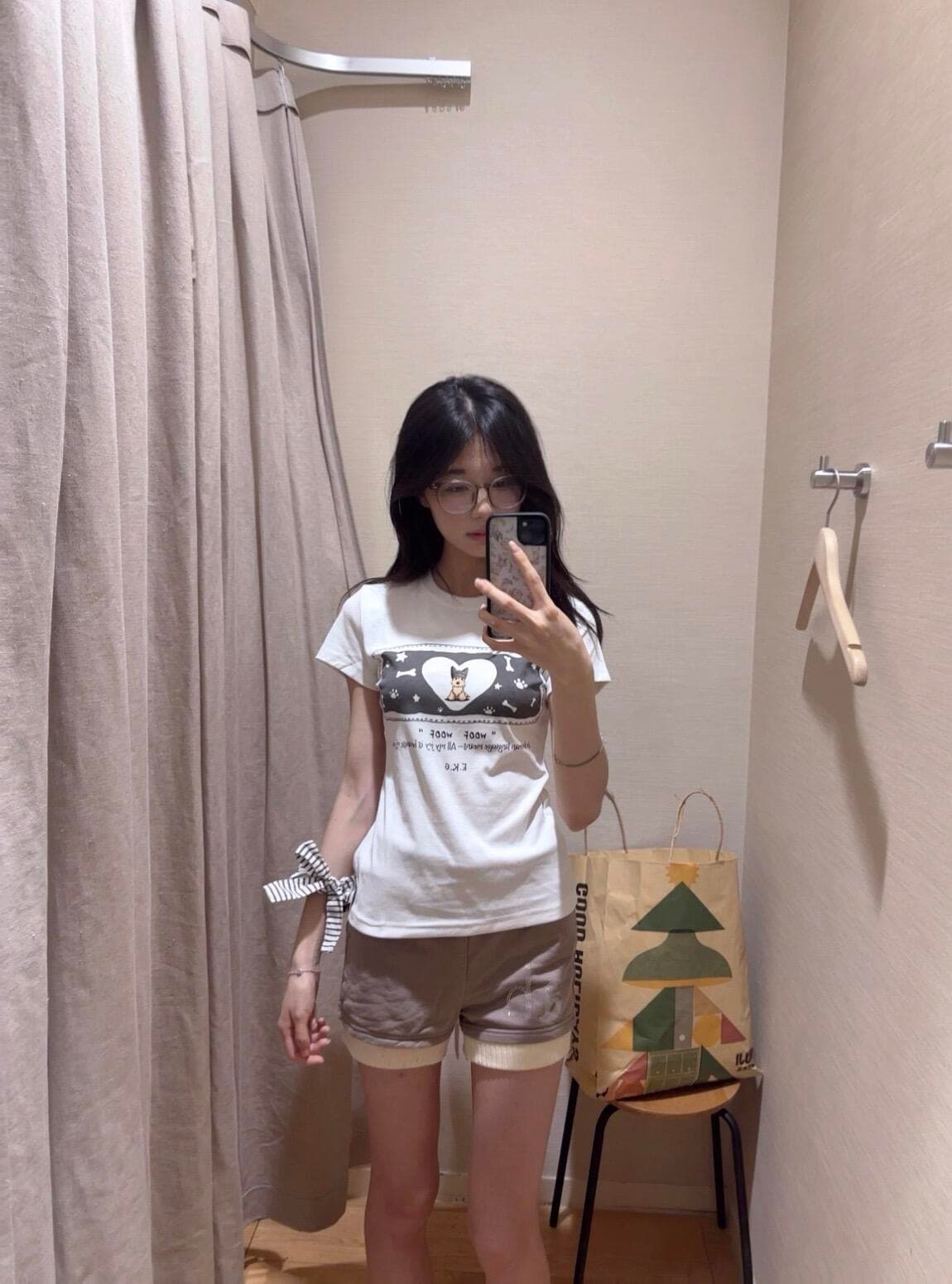 아메리칸 만화 강아지 프린트 라운드 넥 반팔 티셔츠 여성 여름 새로운 달콤한 차가운 바람 몸매 가꾸기 긍정적 인 어깨 화이트 맨위 상세 이미지 1