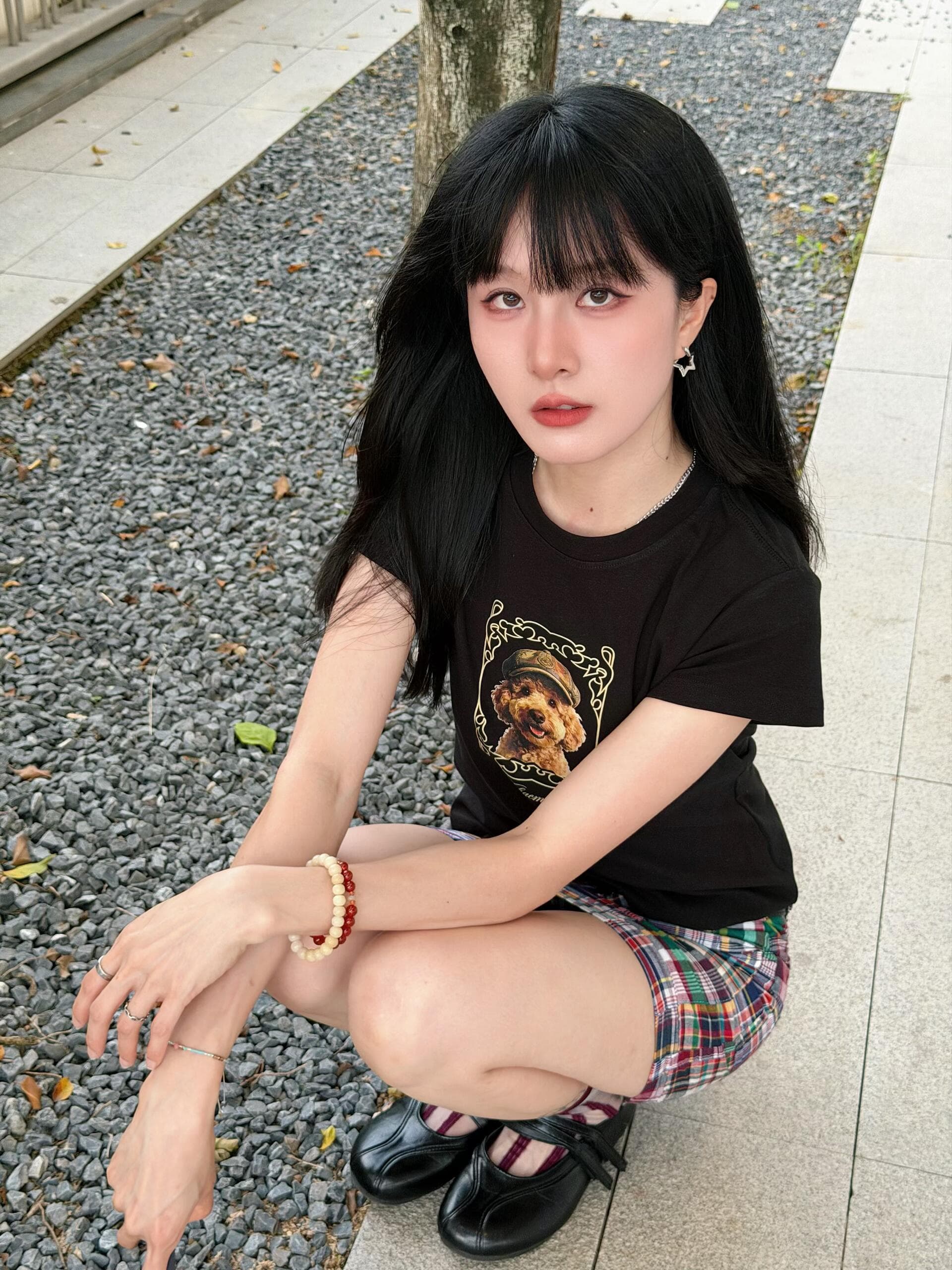 디자인 레트로 귀여운 개 몸매 가꾸기 신축성 슬림해 보이는 긍정적 인 어깨 반팔 티셔츠 여성 의류 상세 이미지 4