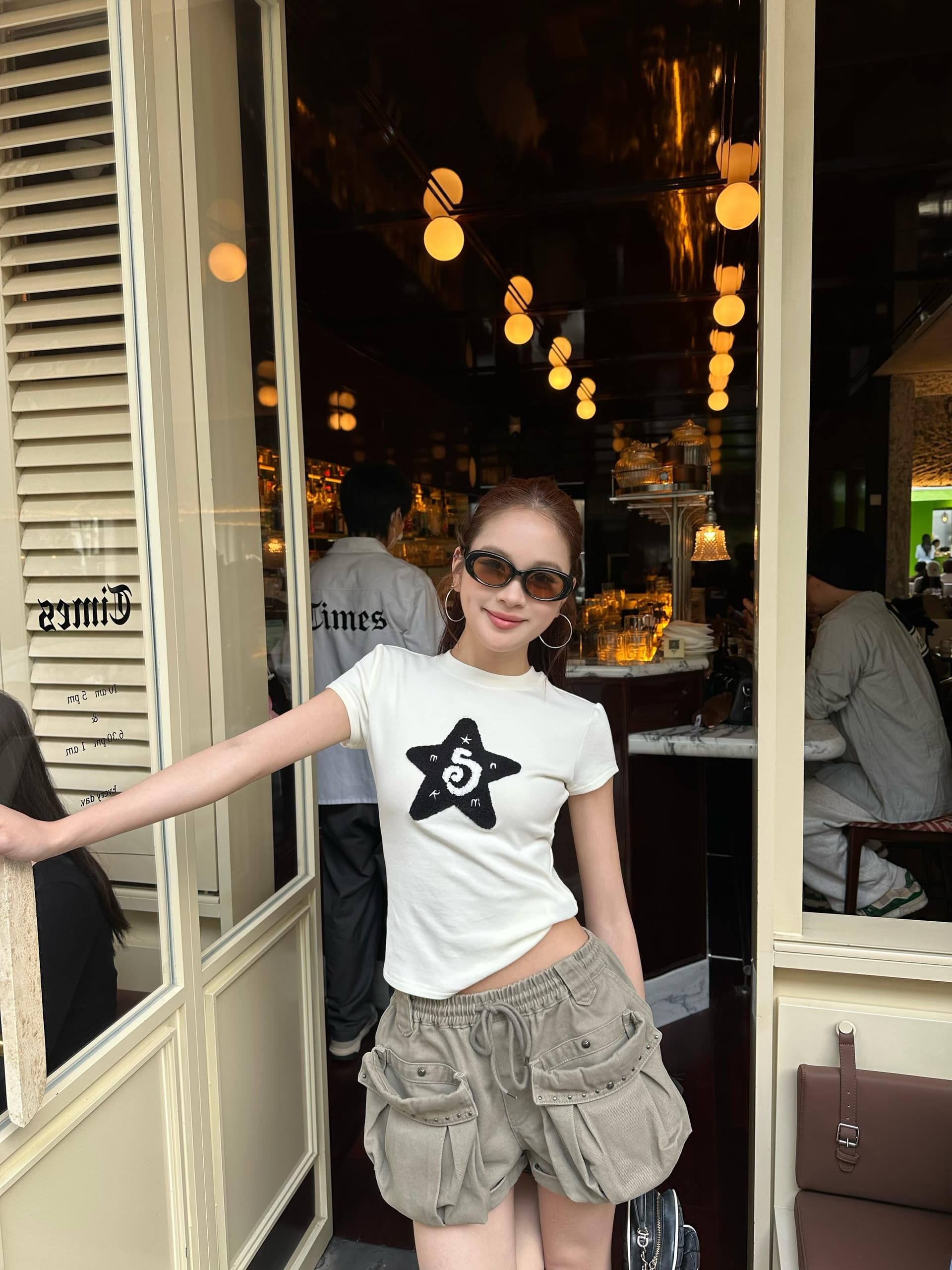 아메리칸 핫걸 별 화이트 라운드 넥 긍정적 인 어깨 반팔 티셔츠 여성 여름 몸매 가꾸기 품격 고급 센스 쇼트 스타일 맨위 상세 이미지 3