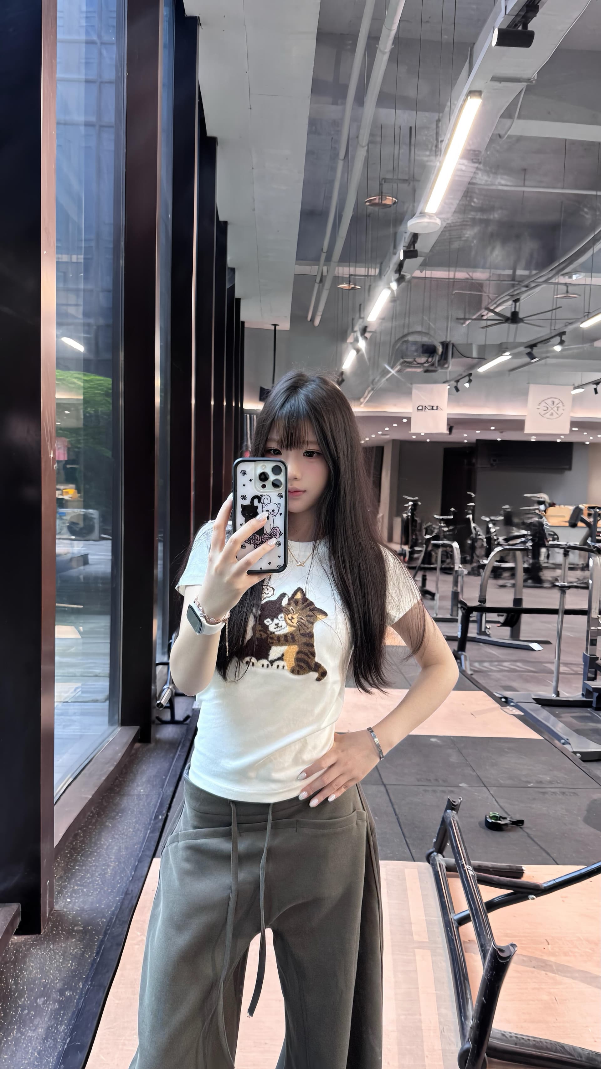 새끼 고양이 플리스 자수 긍정적 인 어깨 반팔 티셔츠 여성 여름 새로운 화이트 슬림해 보이는 몸매 가꾸기 다용도 맨위 달콤한 차가운 ins 상세 이미지 1