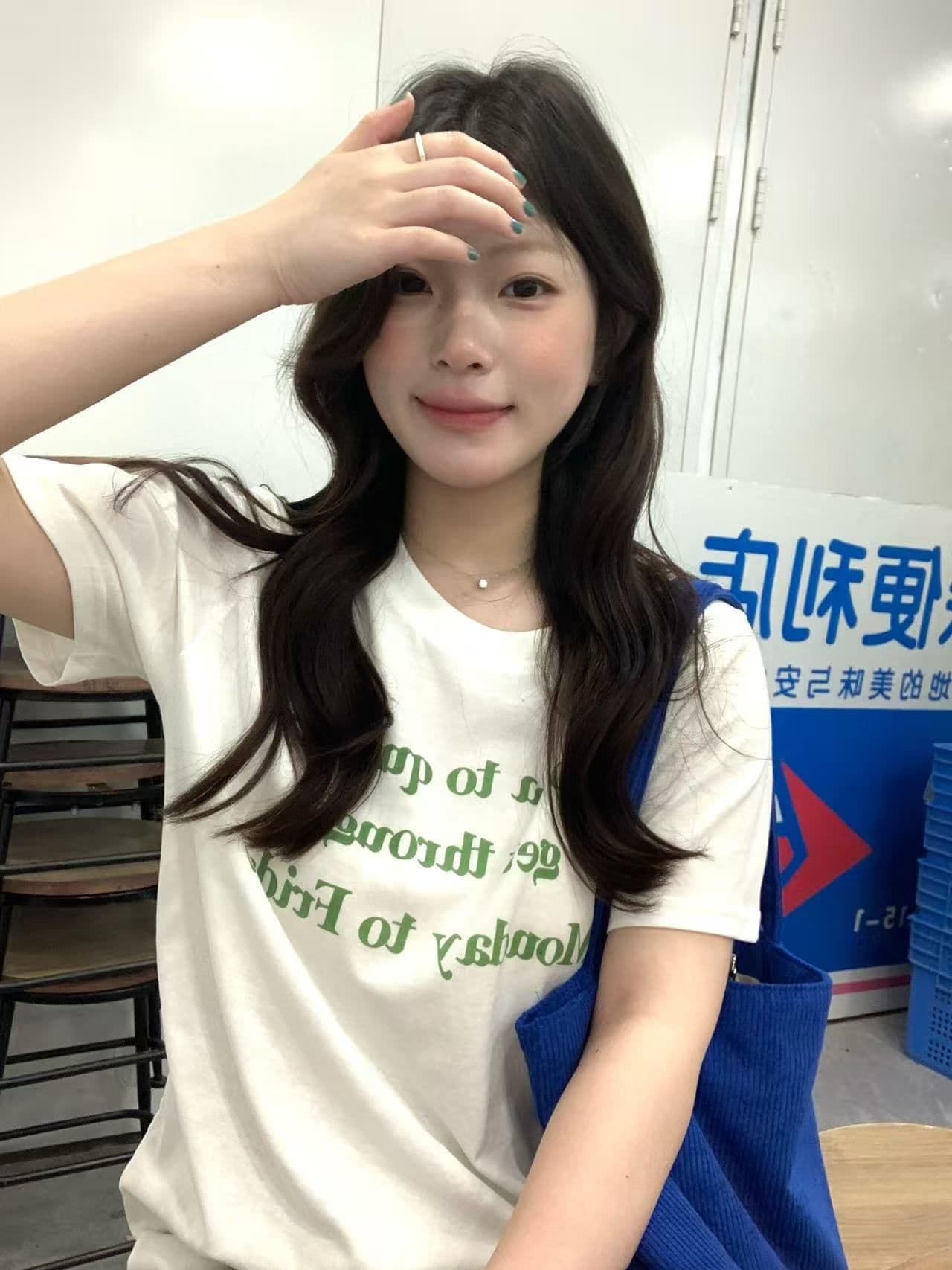 한 부서 바람 배색 알파벳 라운드 넥 반팔 티셔츠 여성 다용도 미니멀리즘 캐주얼 슬림해 보이는 긍정적 인 어깨 의류 여름 상세 이미지 3