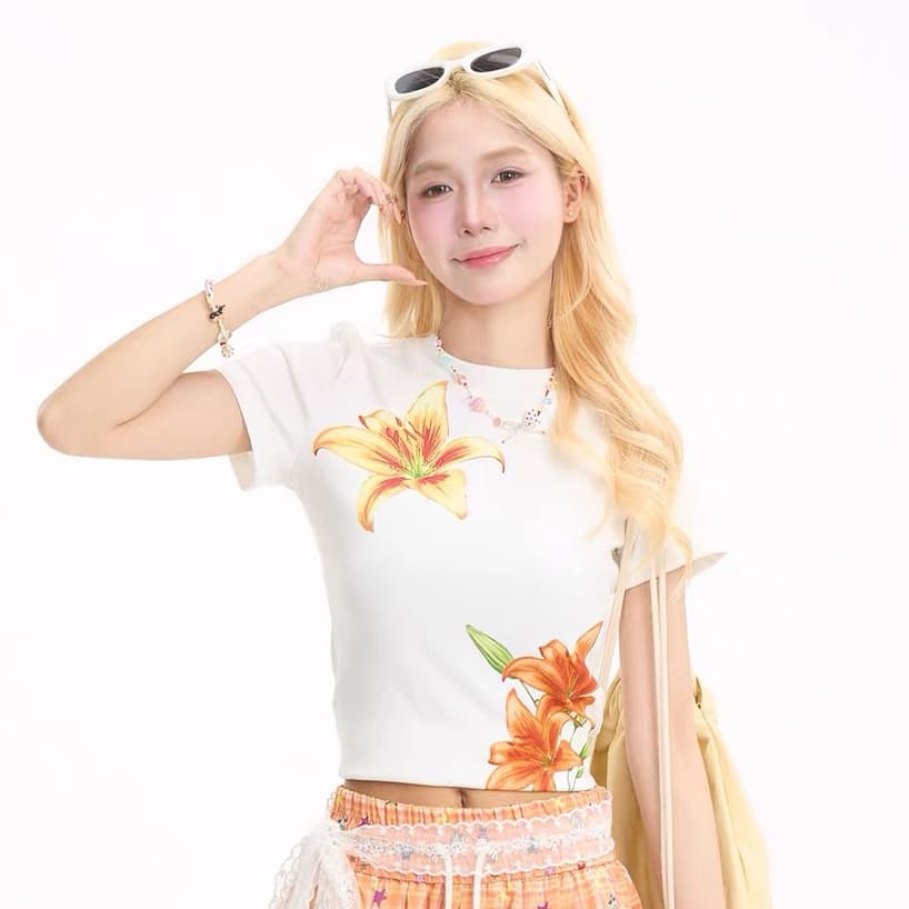화이트 아메리칸 꽃무늬 프린트 슬림해 보이는 반팔 티셔츠 여성 여름 몸매 가꾸기 달콤한 매운맛 연령 감소 쇼트 스타일 맨위